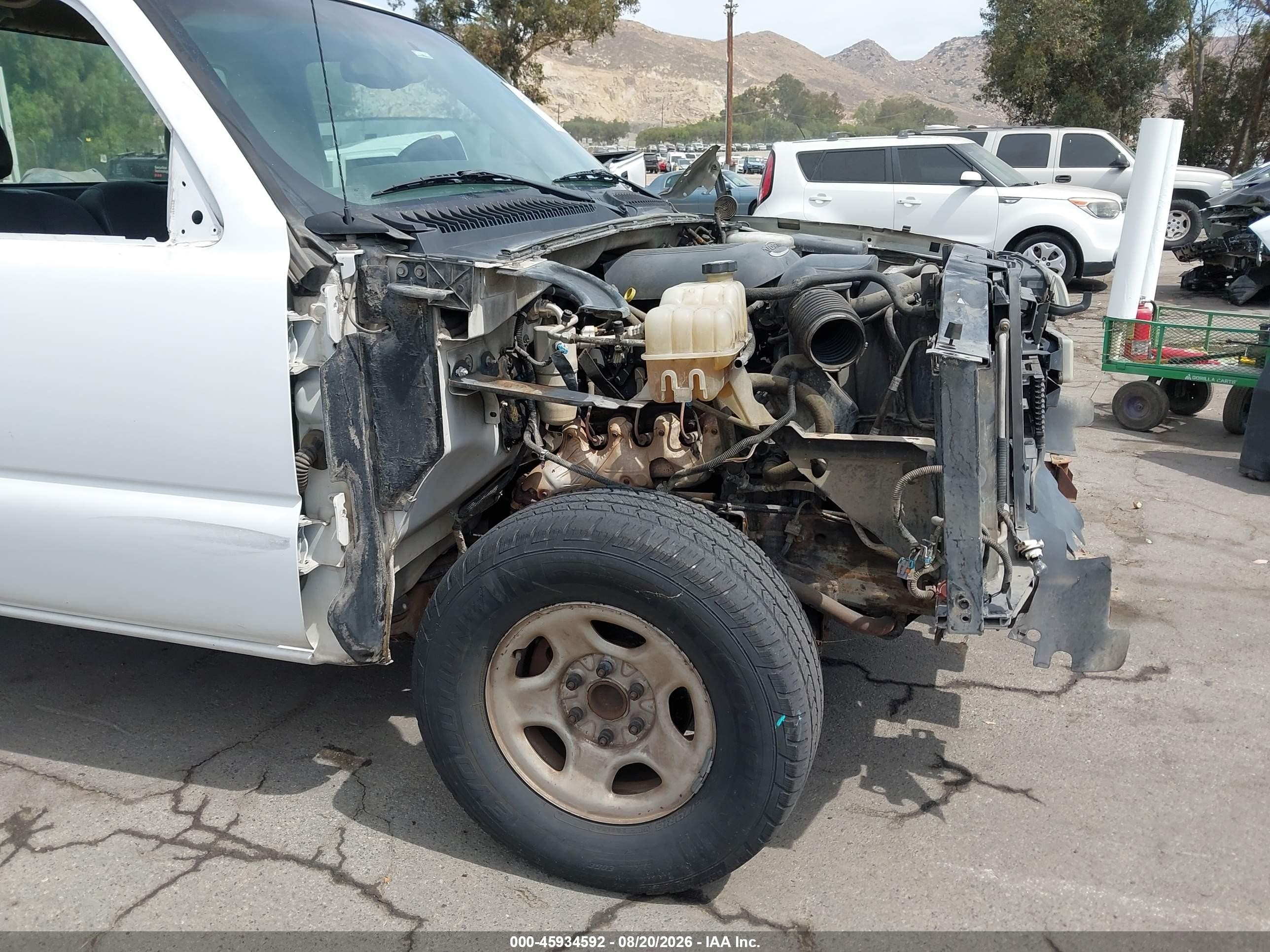 2004 Chevrolet Silverado 1500 Work Truck White vin: 1GCEC14V44Z292973