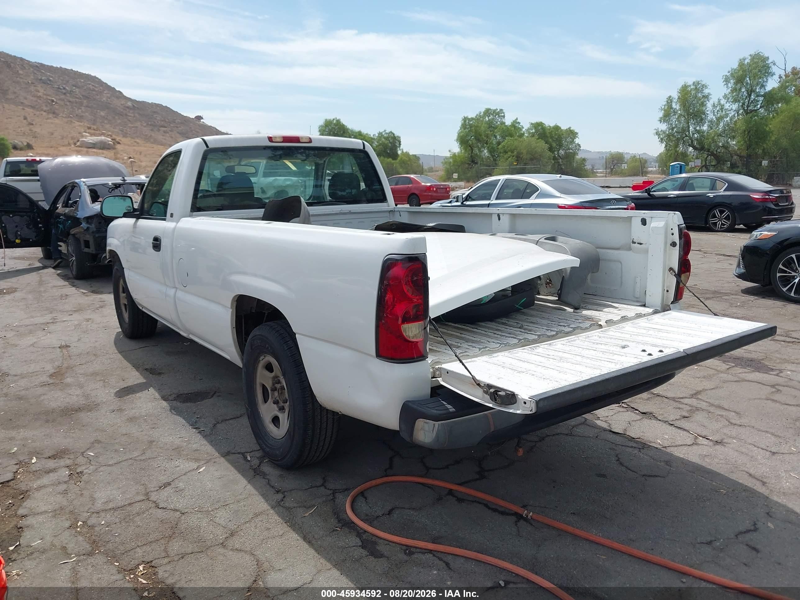 2004 Chevrolet Silverado 1500 Work Truck White vin: 1GCEC14V44Z292973