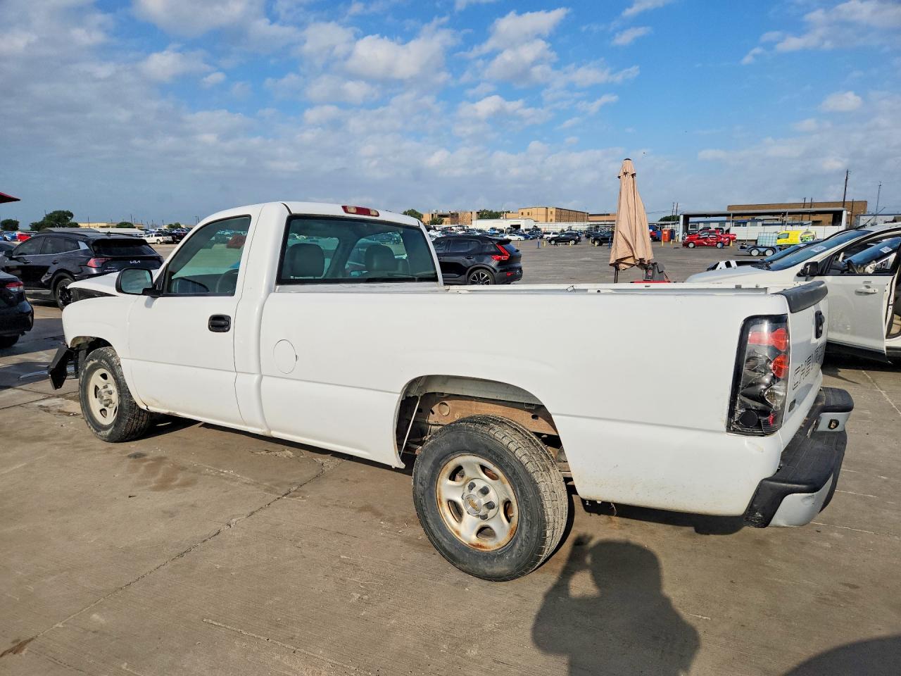2004 Chevrolet Silverado C1500 White vin: 1GCEC14V44Z347891