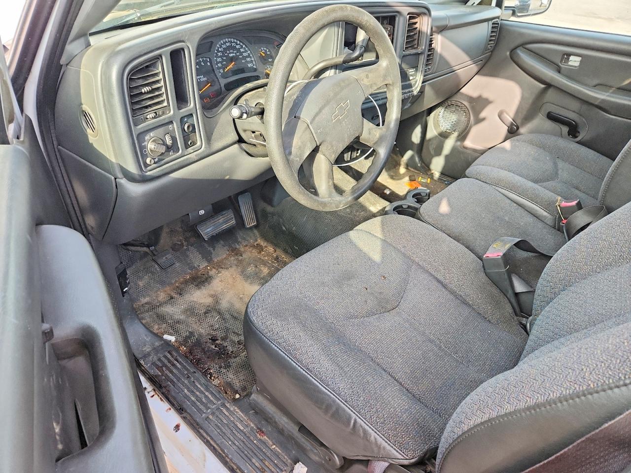 2004 Chevrolet Silverado C1500 White vin: 1GCEC14V44Z347891