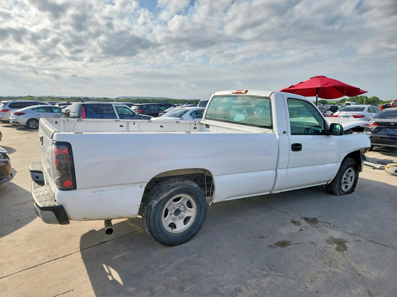 2004 Chevrolet Silverado C1500 White vin: 1GCEC14V44Z347891