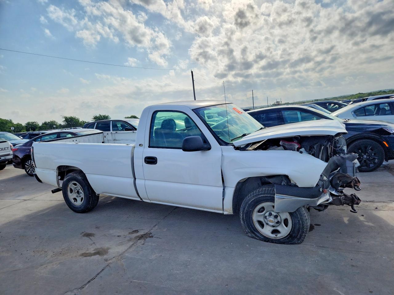 2004 Chevrolet Silverado C1500 White vin: 1GCEC14V44Z347891
