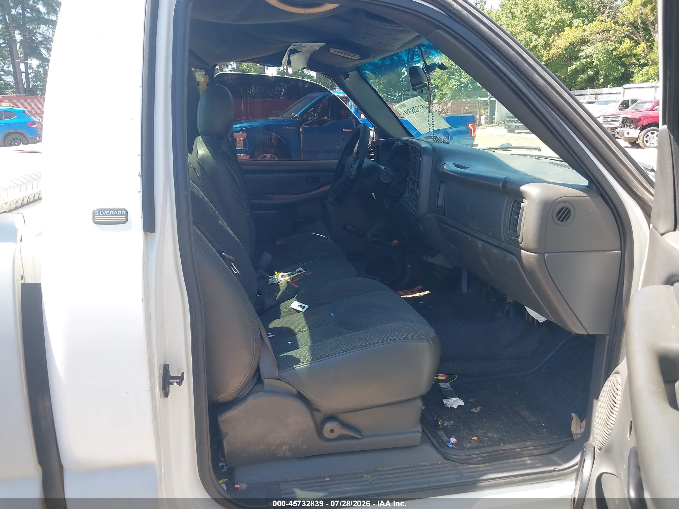 2003 Chevrolet Silverado 1500 Work Truck White vin: 1GCEC14V53Z170525