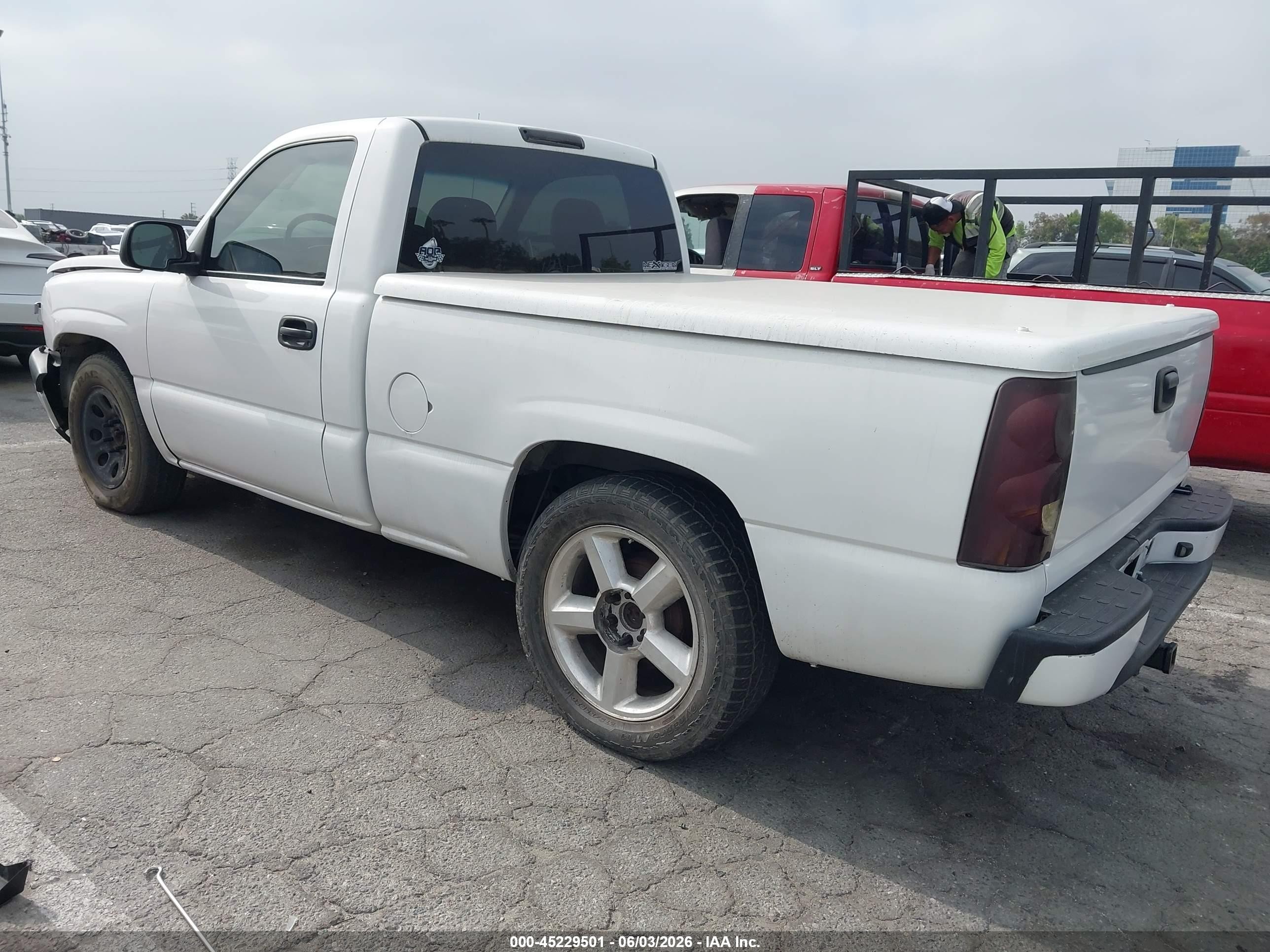 2005 Chevrolet Silverado 1500 Work Truck White vin: 1GCEC14V55Z350638