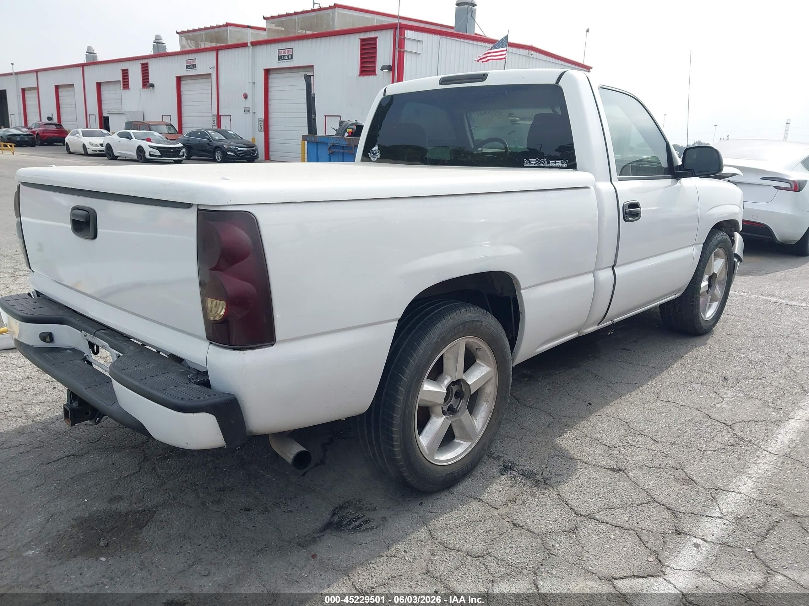 2005 Chevrolet Silverado 1500 Work Truck White vin: 1GCEC14V55Z350638