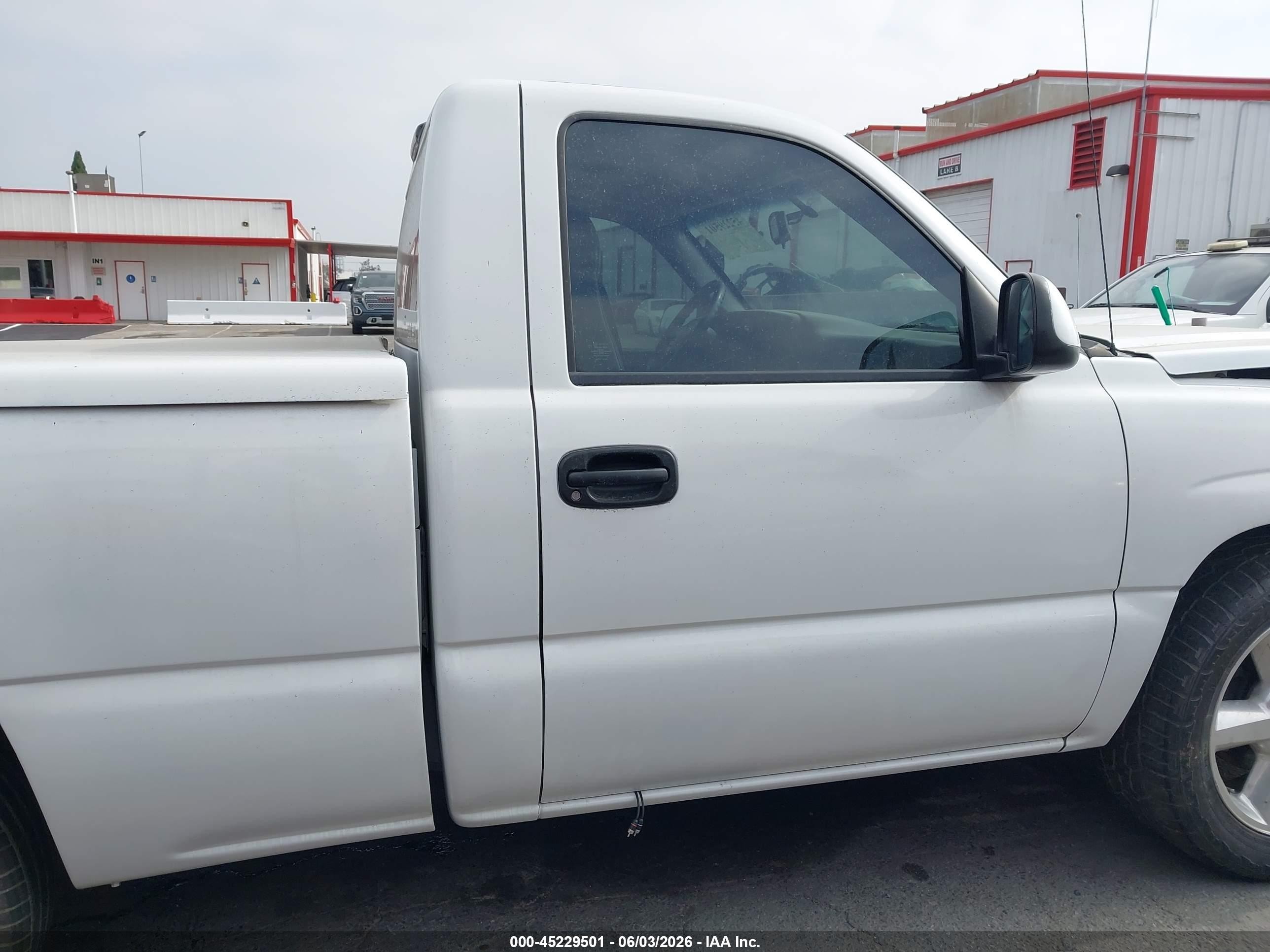 2005 Chevrolet Silverado 1500 Work Truck White vin: 1GCEC14V55Z350638
