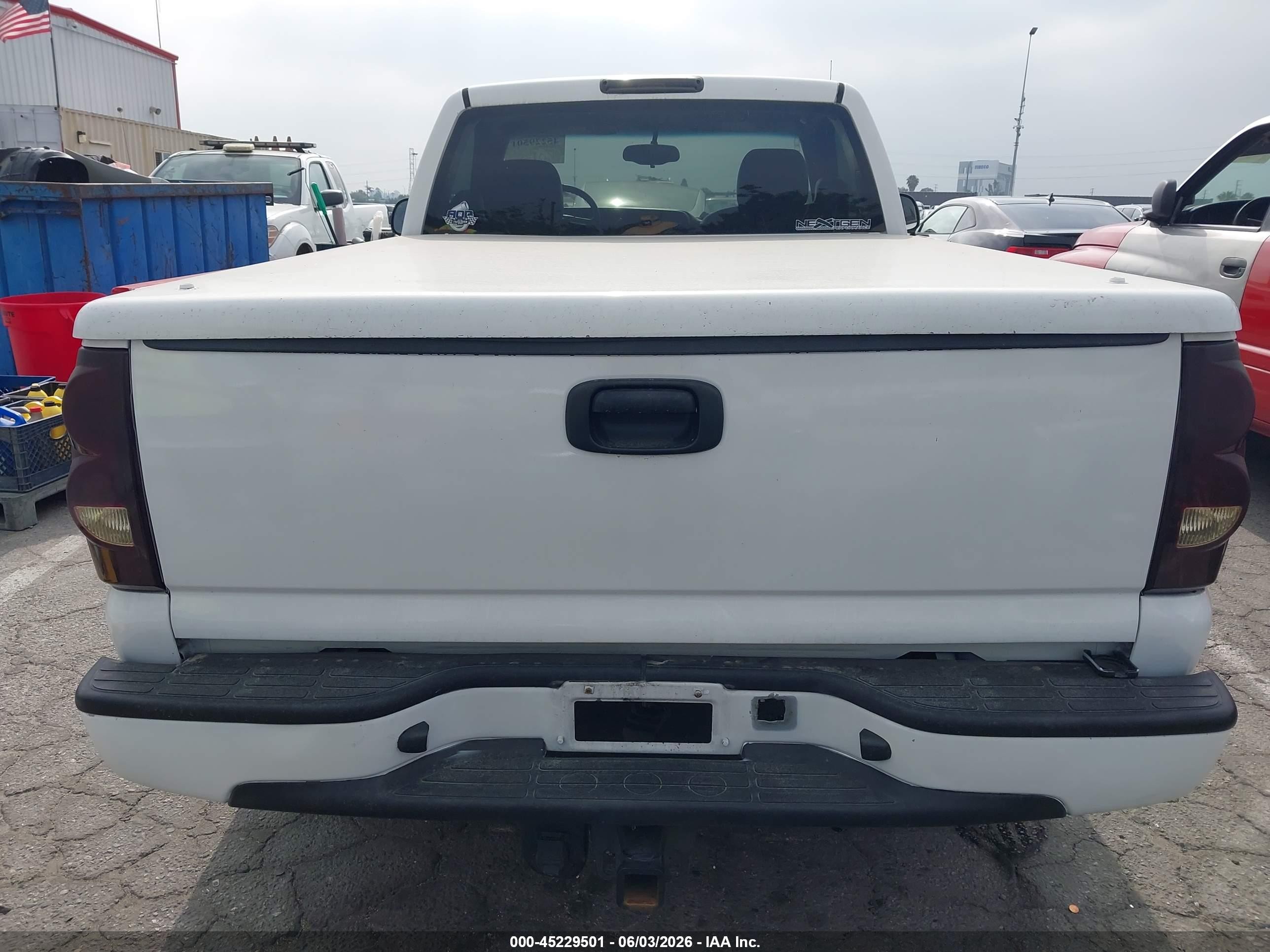 2005 Chevrolet Silverado 1500 Work Truck White vin: 1GCEC14V55Z350638