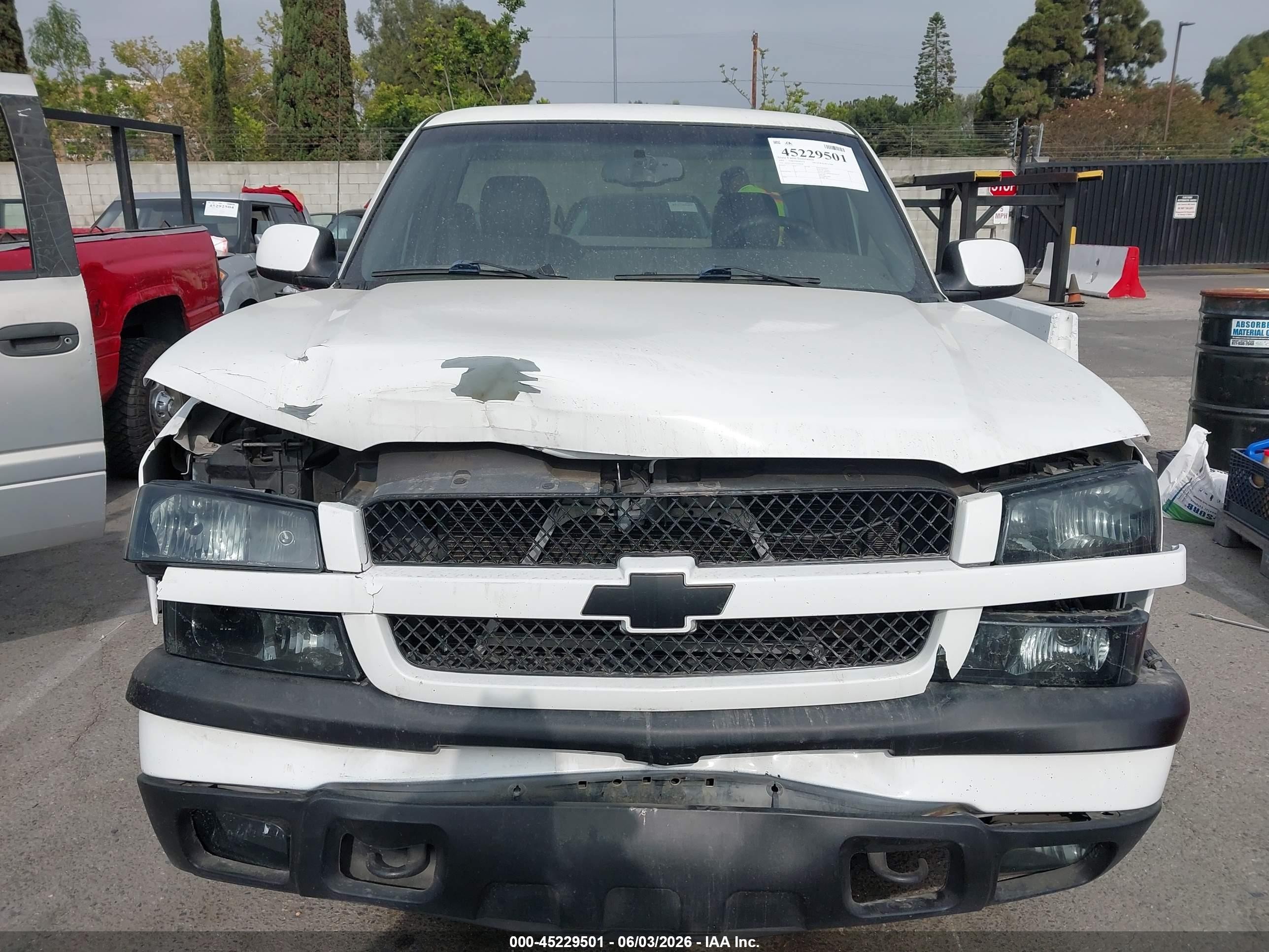 2005 Chevrolet Silverado 1500 Work Truck White vin: 1GCEC14V55Z350638