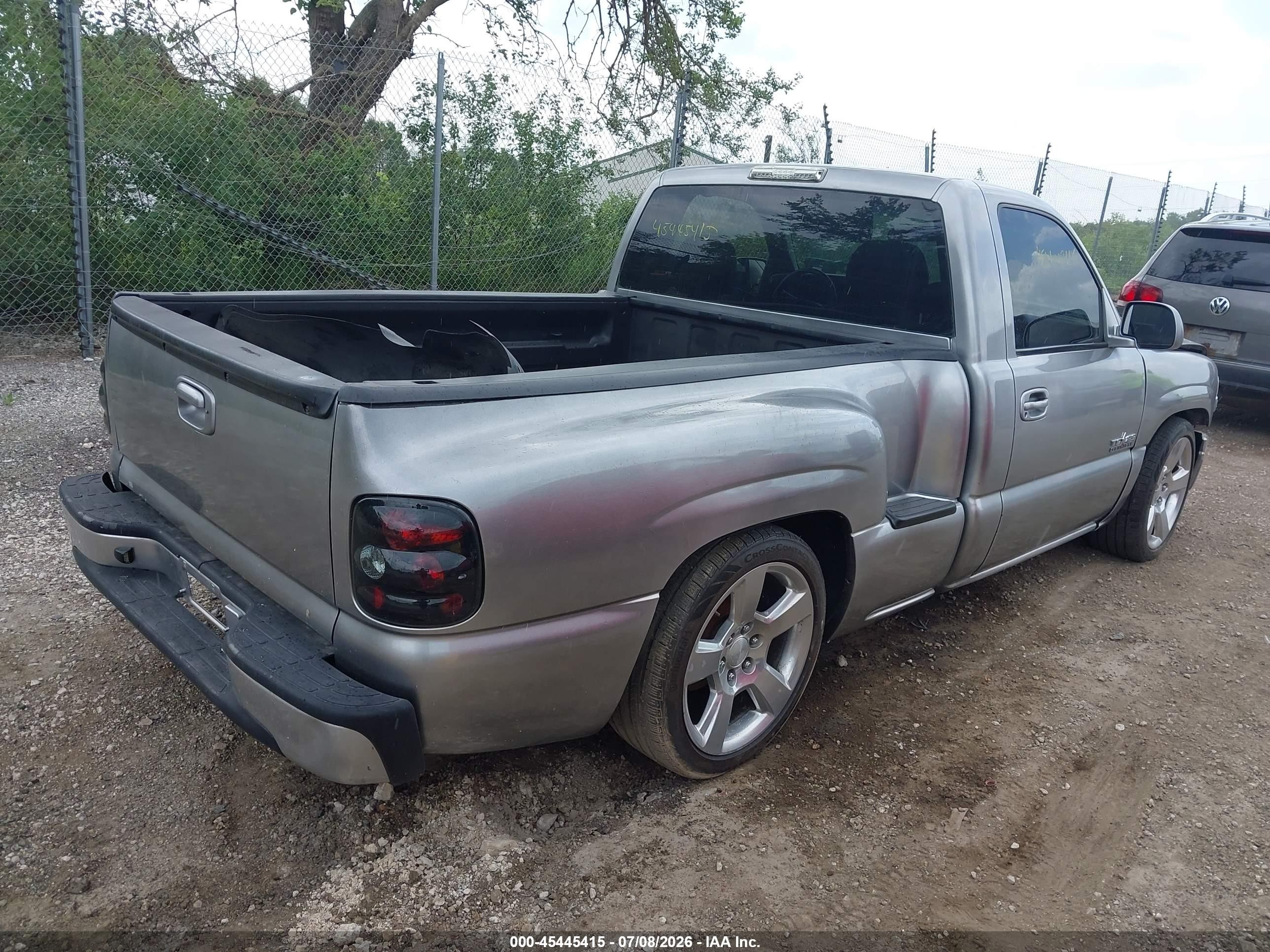 2002 Chevrolet Silverado 1500   Серебряный vin: 1GCEC14V62Z235638