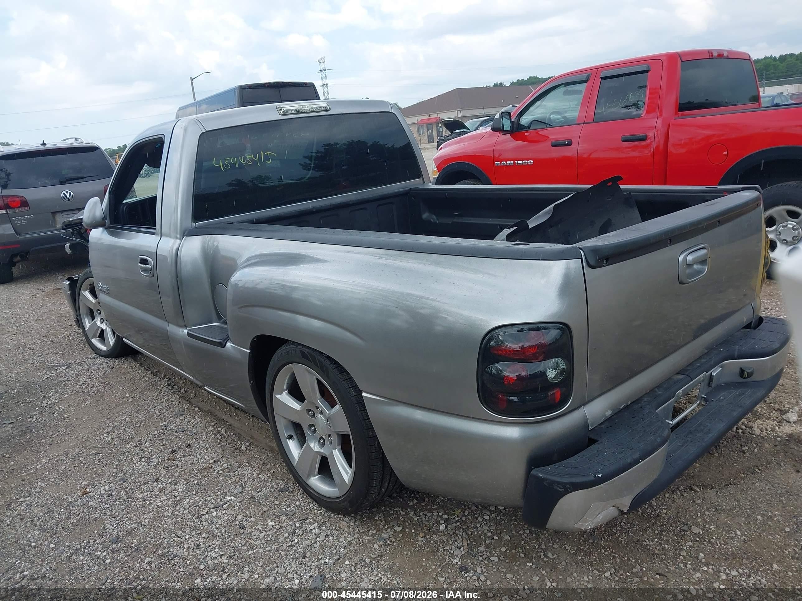 2002 Chevrolet Silverado 1500   Серебряный vin: 1GCEC14V62Z235638