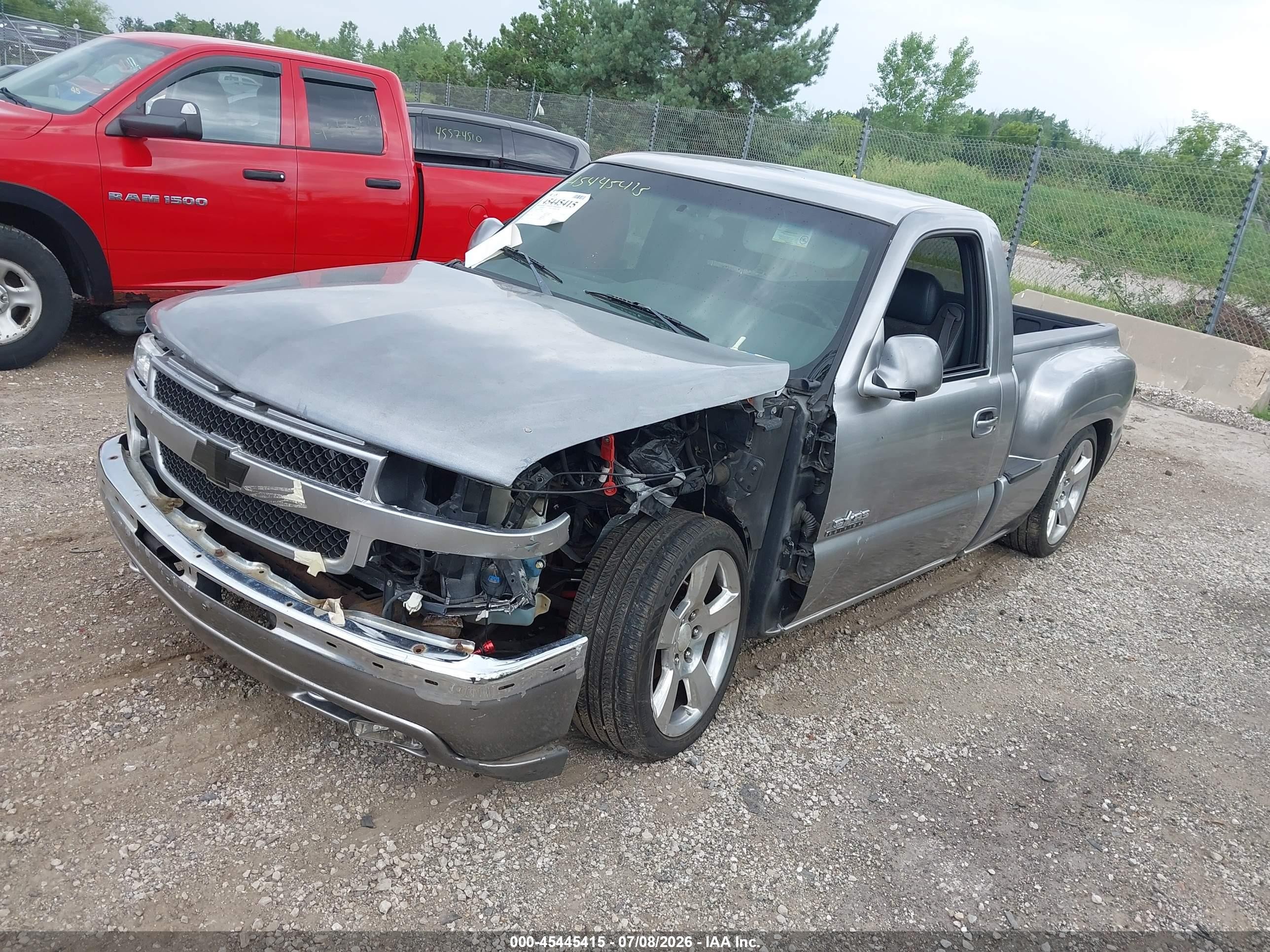 2002 Chevrolet Silverado 1500   Серебряный vin: 1GCEC14V62Z235638