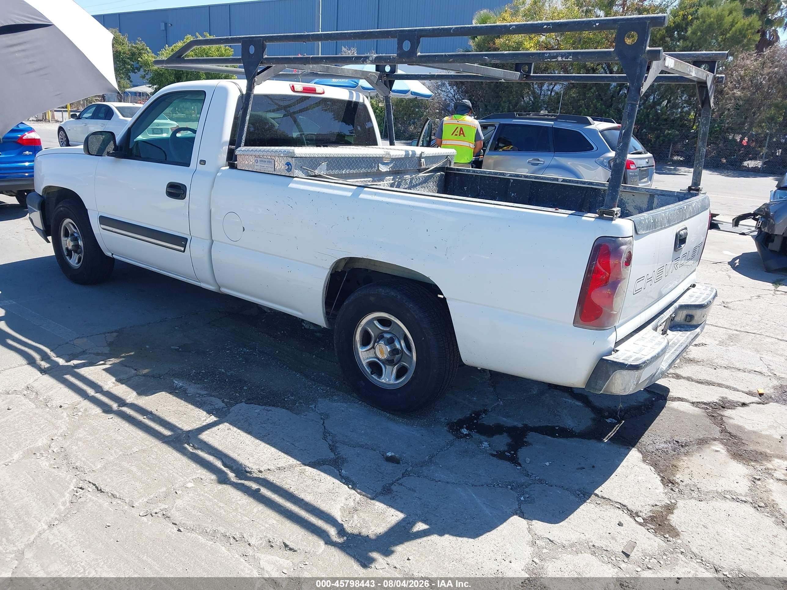 2003 Chevrolet Silverado 1500   White vin: 1GCEC14V63Z176172