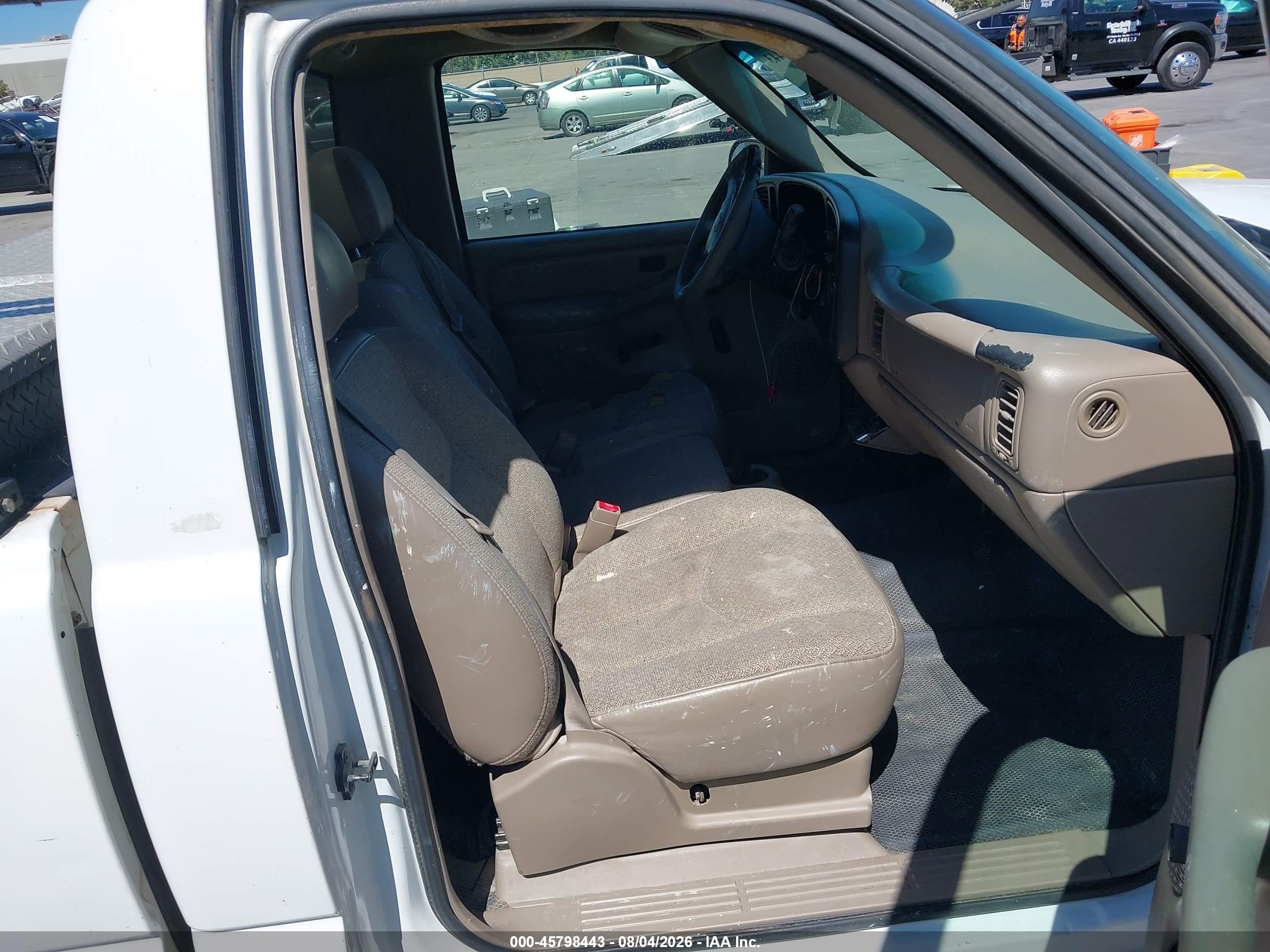 2003 Chevrolet Silverado 1500   White vin: 1GCEC14V63Z176172