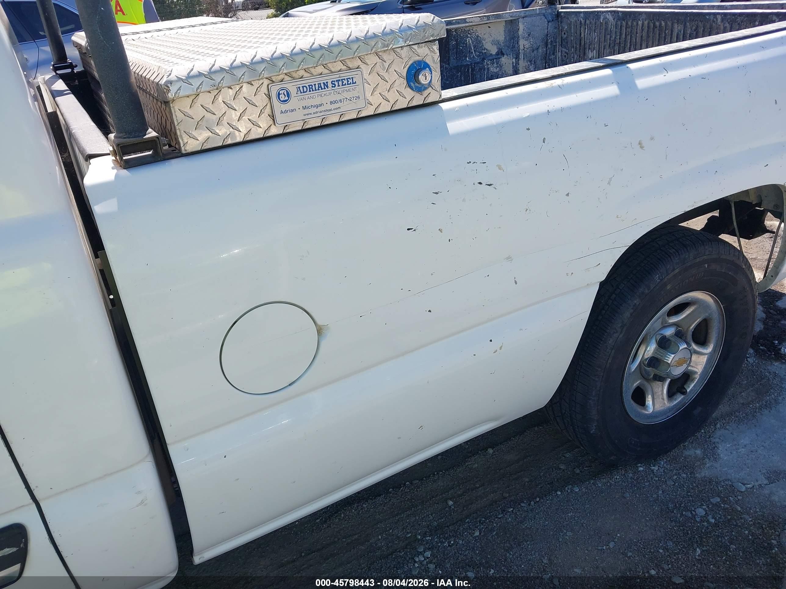 2003 Chevrolet Silverado 1500   White vin: 1GCEC14V63Z176172