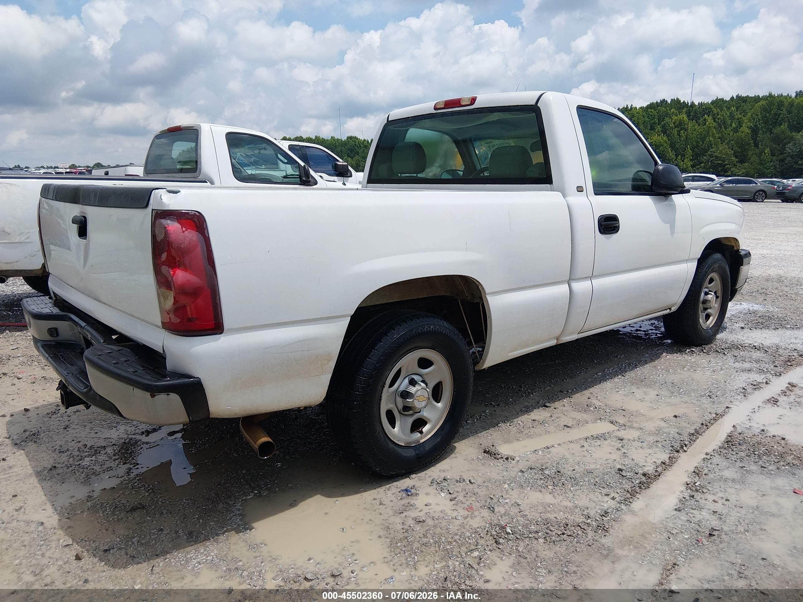 2003 Chevrolet Silverado 1500   White vin: 1GCEC14V63Z251646