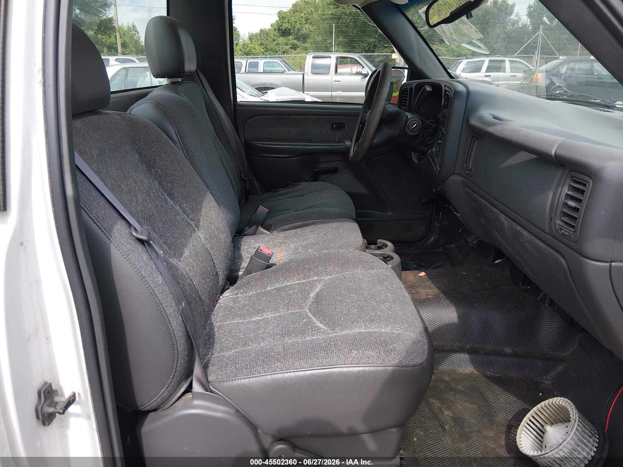 2003 Chevrolet Silverado 1500   White vin: 1GCEC14V63Z251646