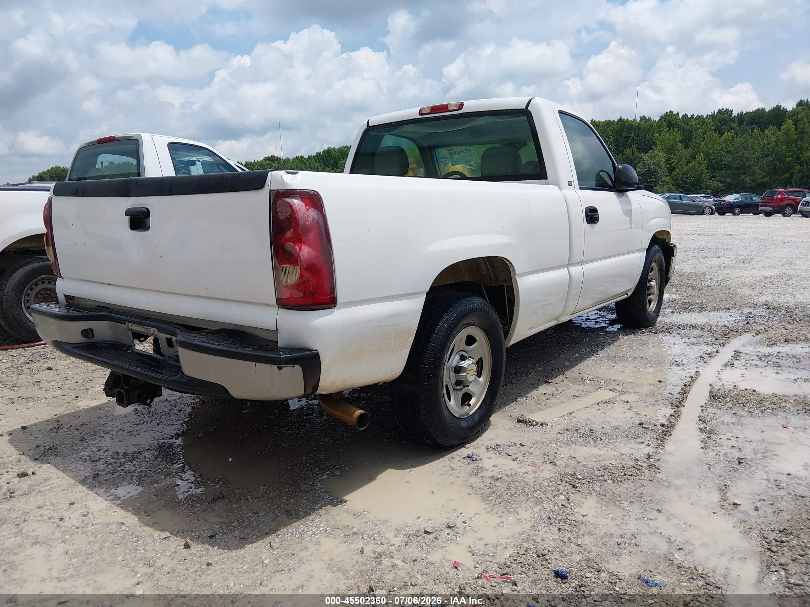 2003 Chevrolet Silverado 1500   White vin: 1GCEC14V63Z251646