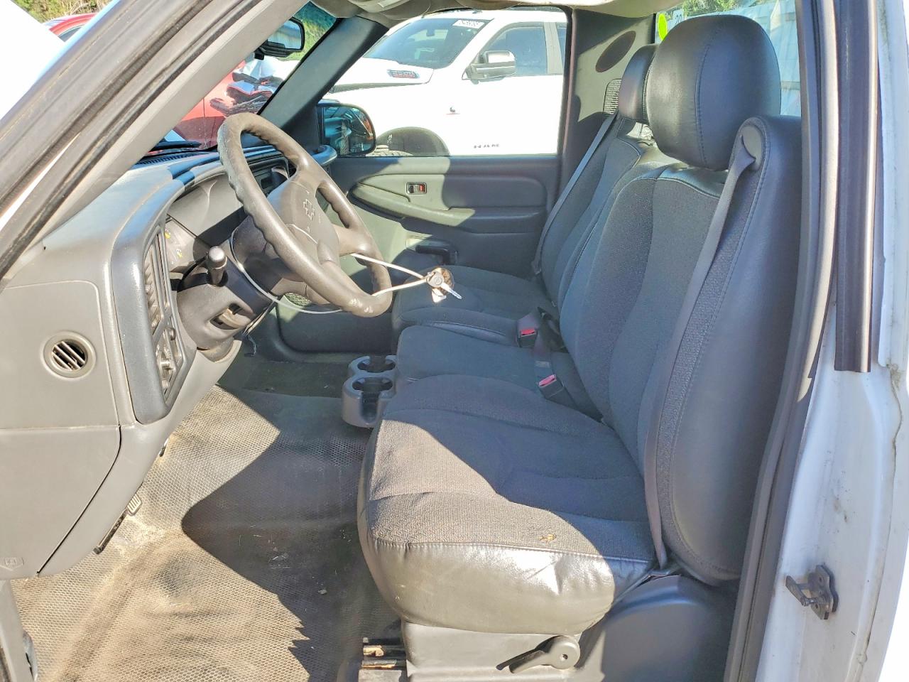 2004 Chevrolet Silverado C1500 White vin: 1GCEC14V64Z253544