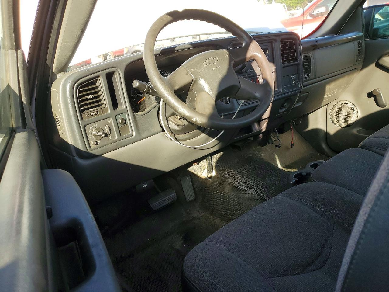 2004 Chevrolet Silverado C1500 White vin: 1GCEC14V64Z253544