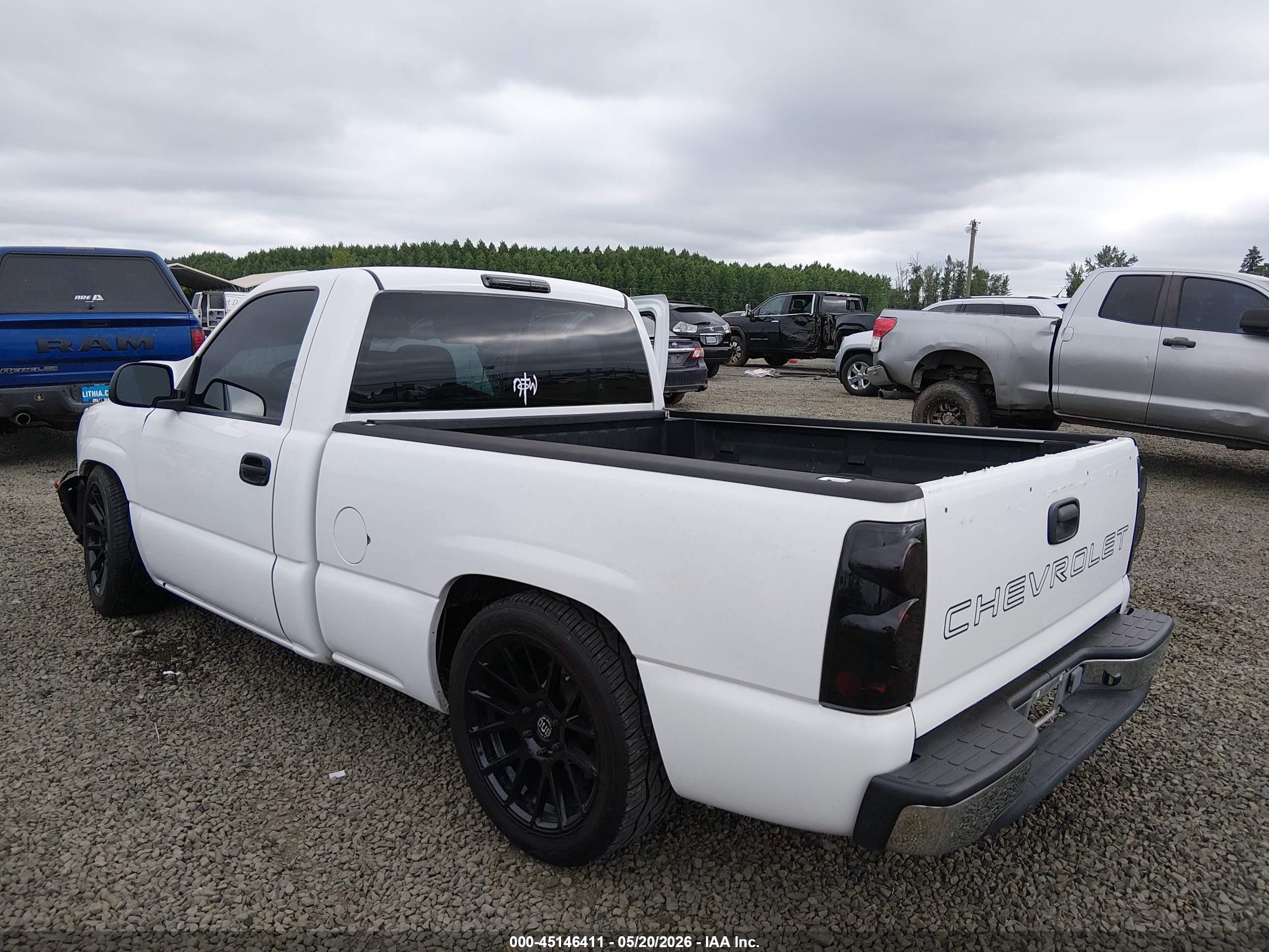 2004 Chevrolet Silverado 1500 Work Truck White vin: 1GCEC14V64Z303410