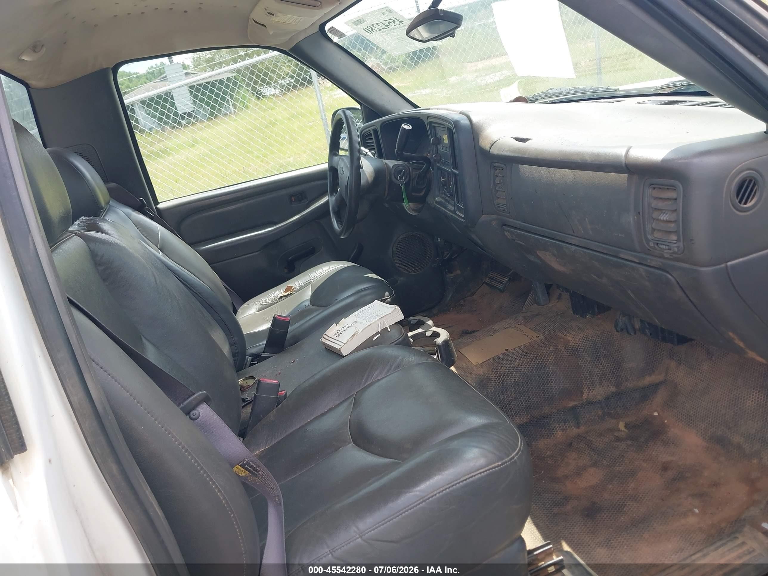 2005 Chevrolet Silverado 1500 Work Truck White vin: 1GCEC14V65Z146172