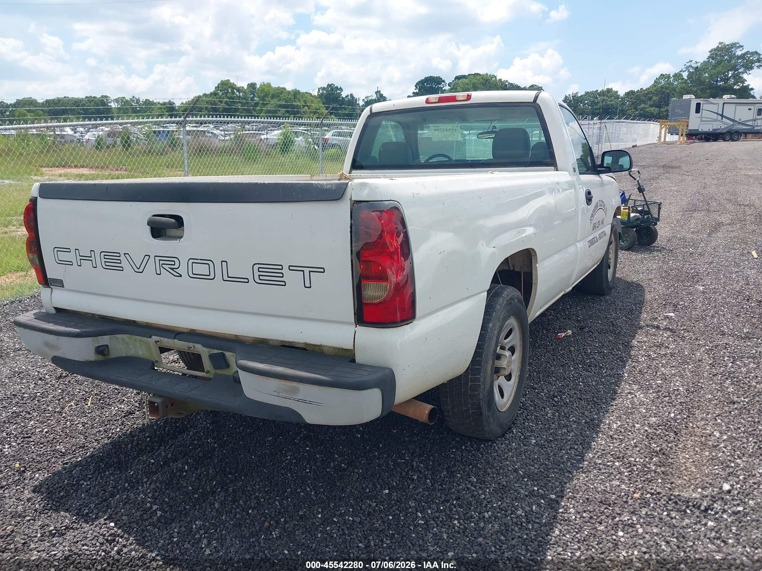 2005 Chevrolet Silverado 1500 Work Truck White vin: 1GCEC14V65Z146172