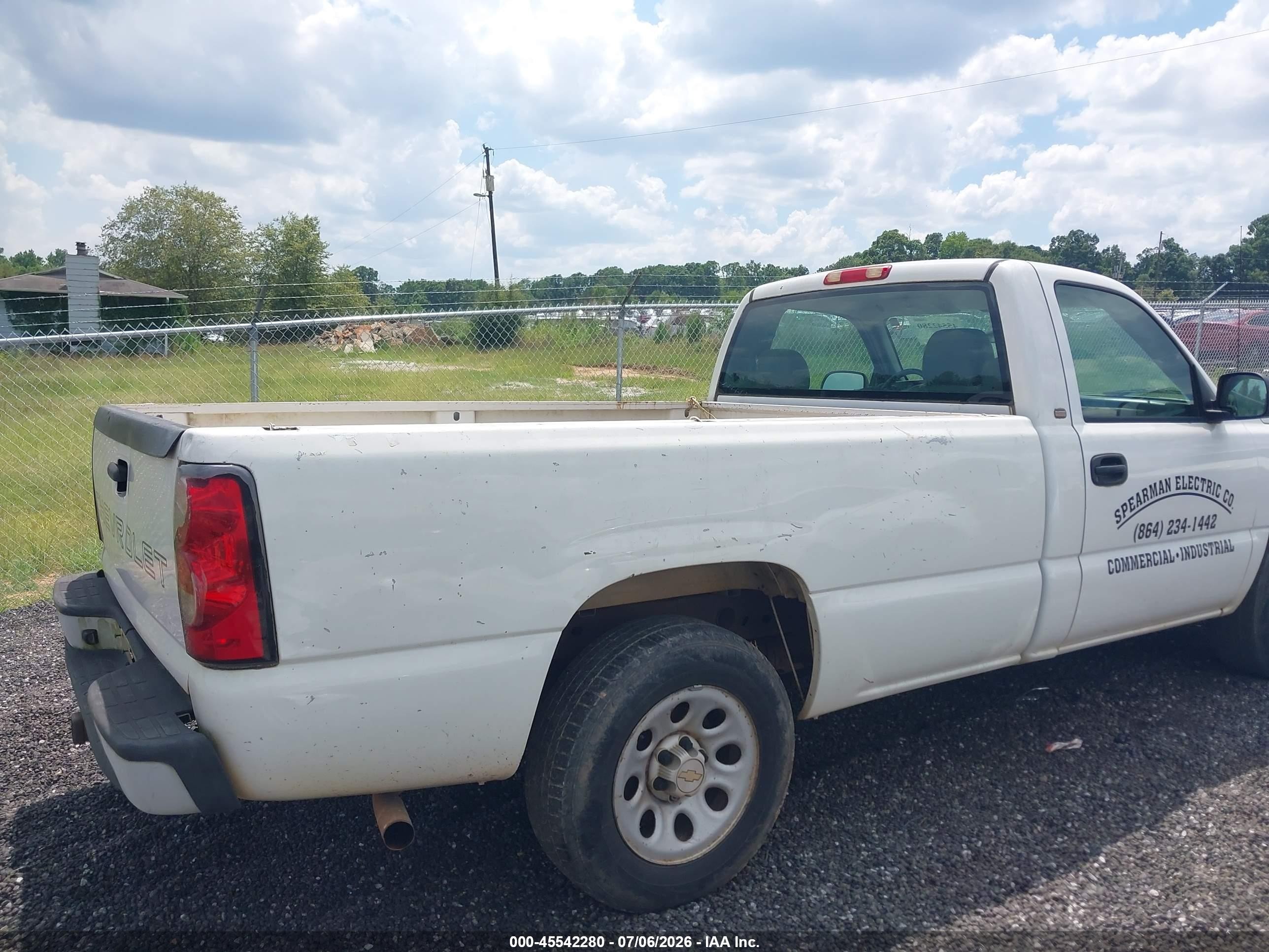 2005 Chevrolet Silverado 1500 Work Truck White vin: 1GCEC14V65Z146172