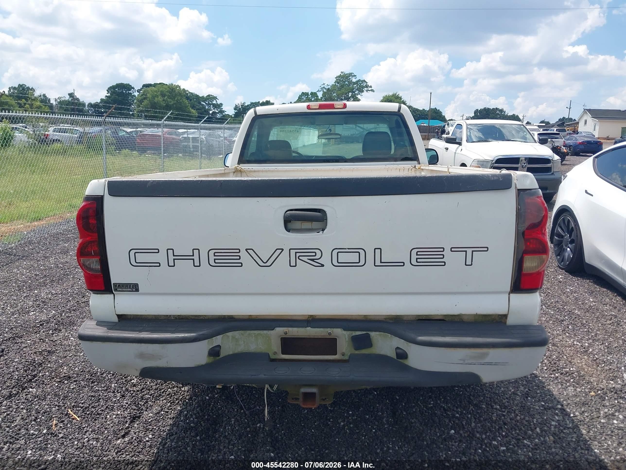 2005 Chevrolet Silverado 1500 Work Truck White vin: 1GCEC14V65Z146172