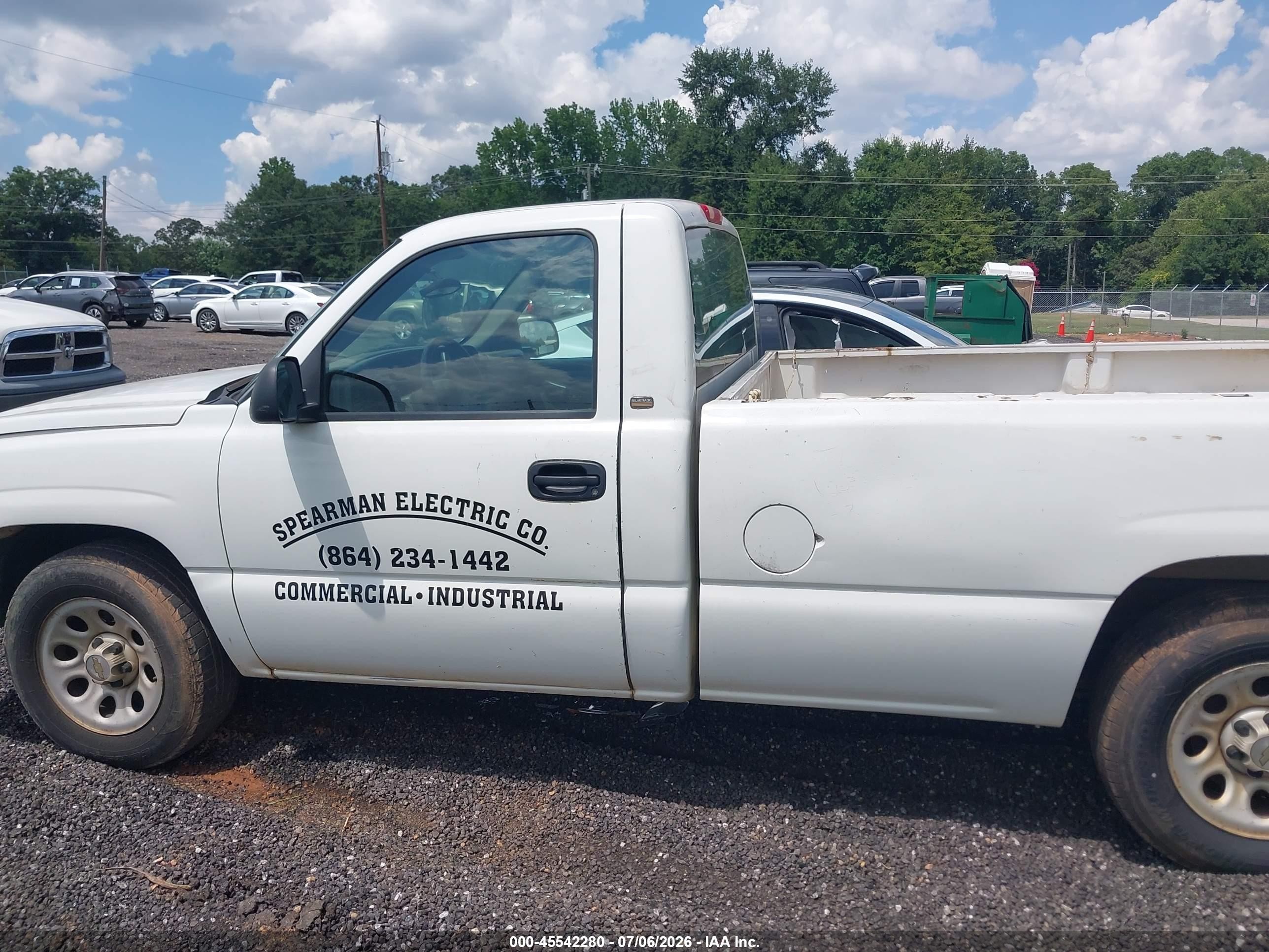 2005 Chevrolet Silverado 1500 Work Truck White vin: 1GCEC14V65Z146172