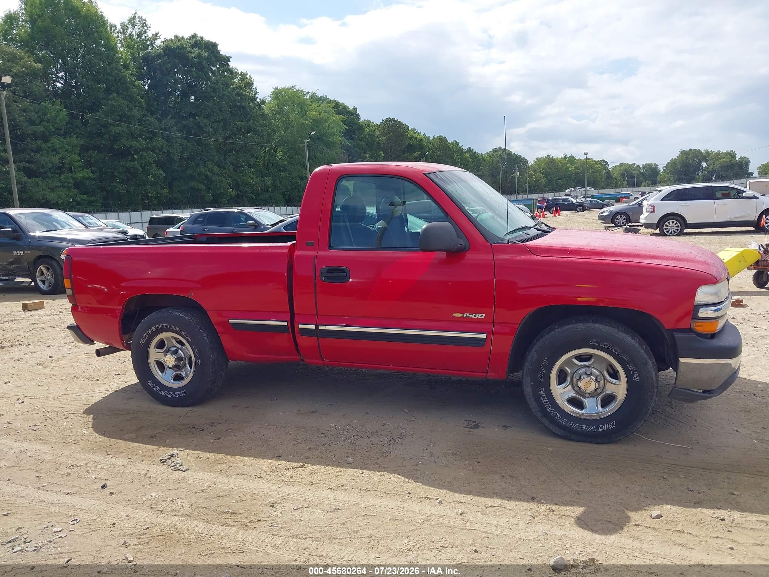 2000 Chevrolet Silverado 1500   Red vin: 1GCEC14V6YZ107831