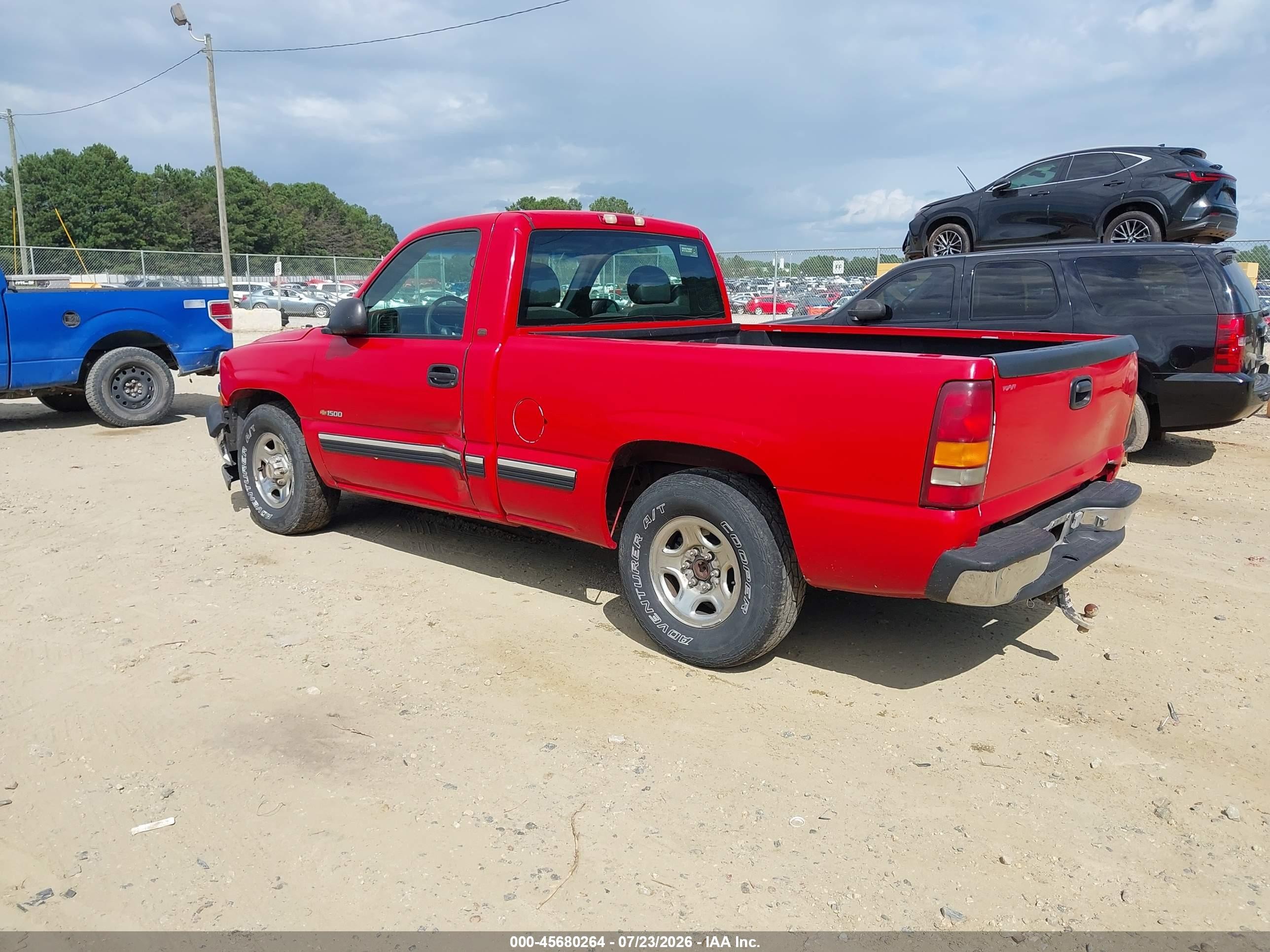 2000 Chevrolet Silverado 1500   Red vin: 1GCEC14V6YZ107831