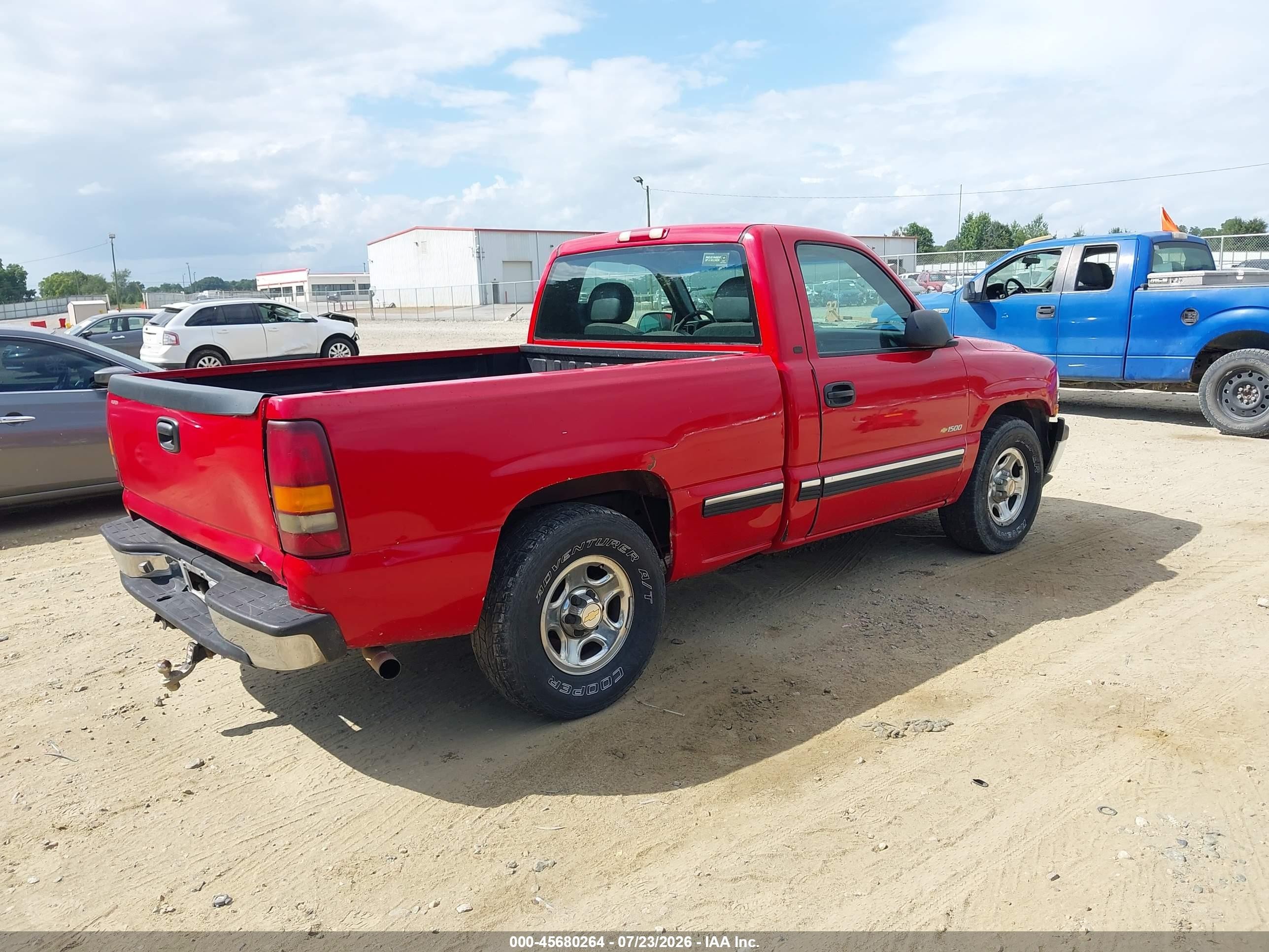 2000 Chevrolet Silverado 1500   Red vin: 1GCEC14V6YZ107831
