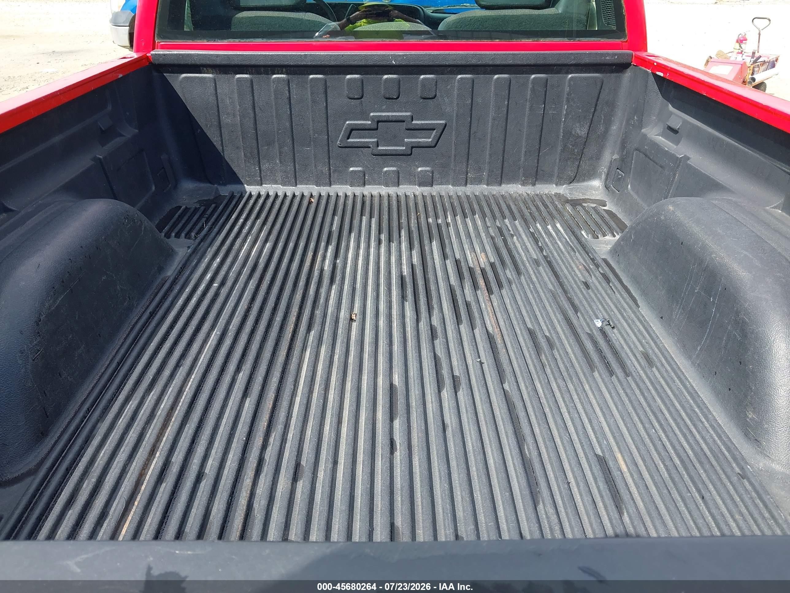 2000 Chevrolet Silverado 1500   Red vin: 1GCEC14V6YZ107831
