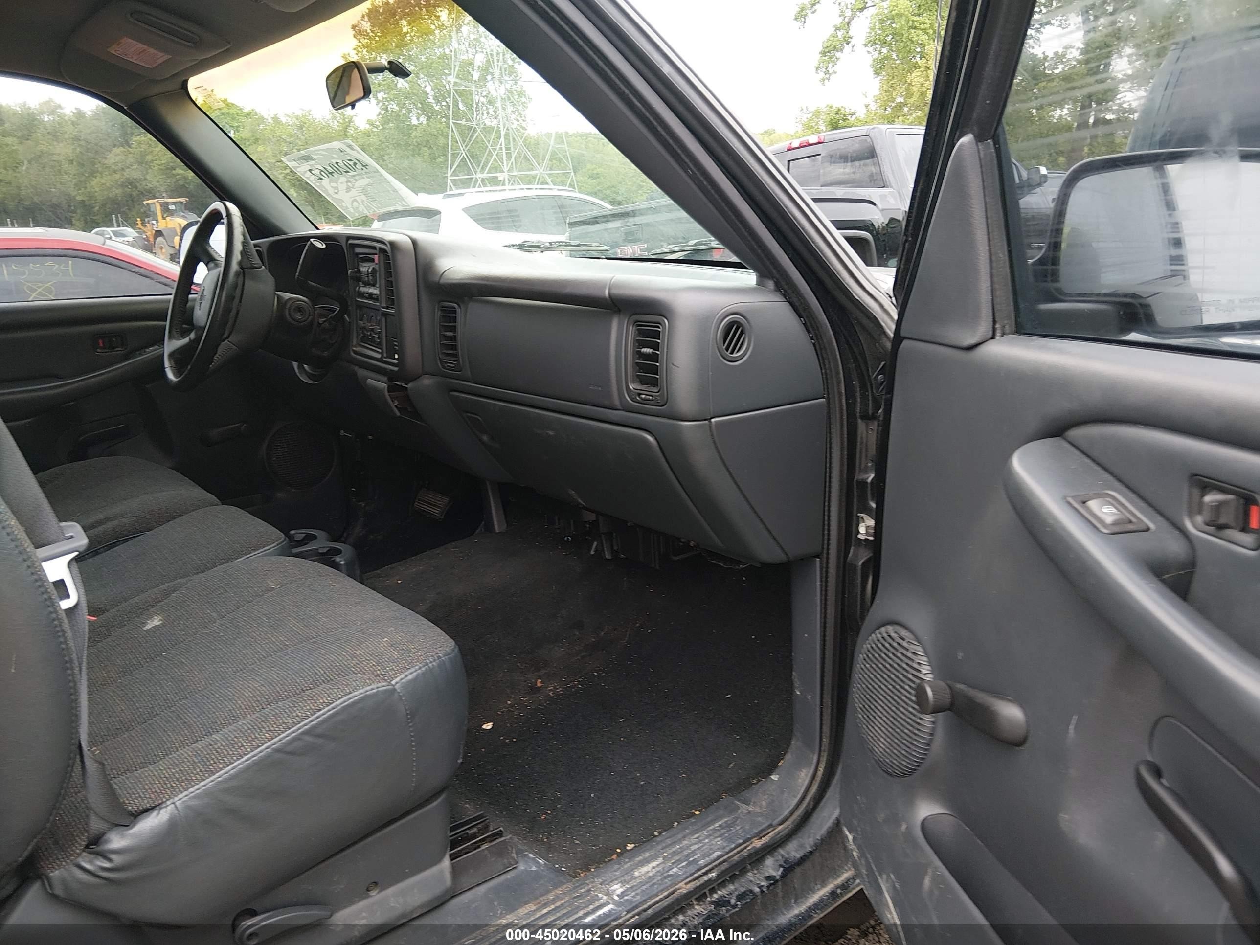 2002 Chevrolet Silverado 1500   Black vin: 1GCEC14V72Z263318