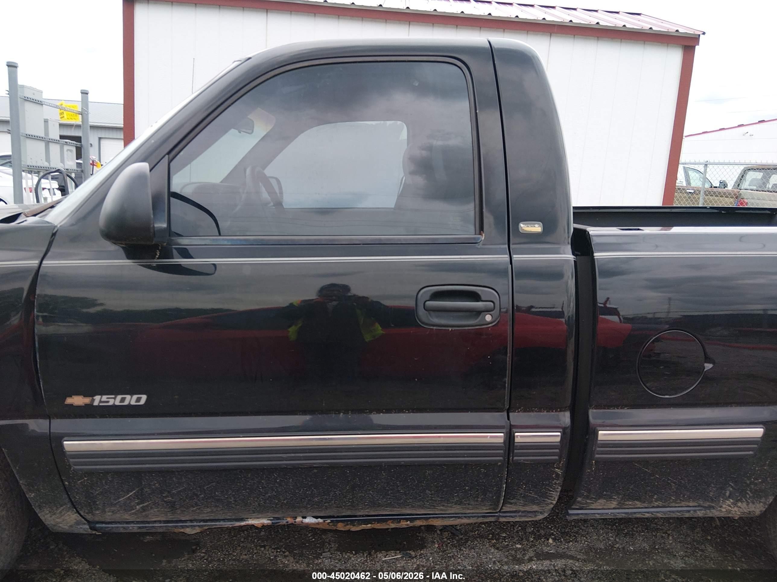 2002 Chevrolet Silverado 1500   Black vin: 1GCEC14V72Z263318