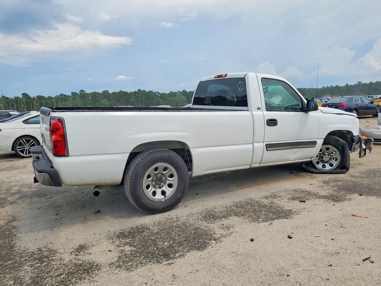 2006 Chevrolet Silverado C1500 White vin: 1GCEC14V76Z240210