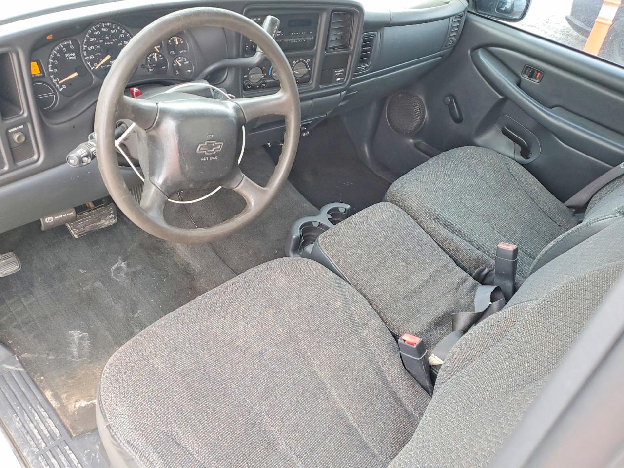 2002 Chevrolet Silverado C1500 White vin: 1GCEC14V82Z213527