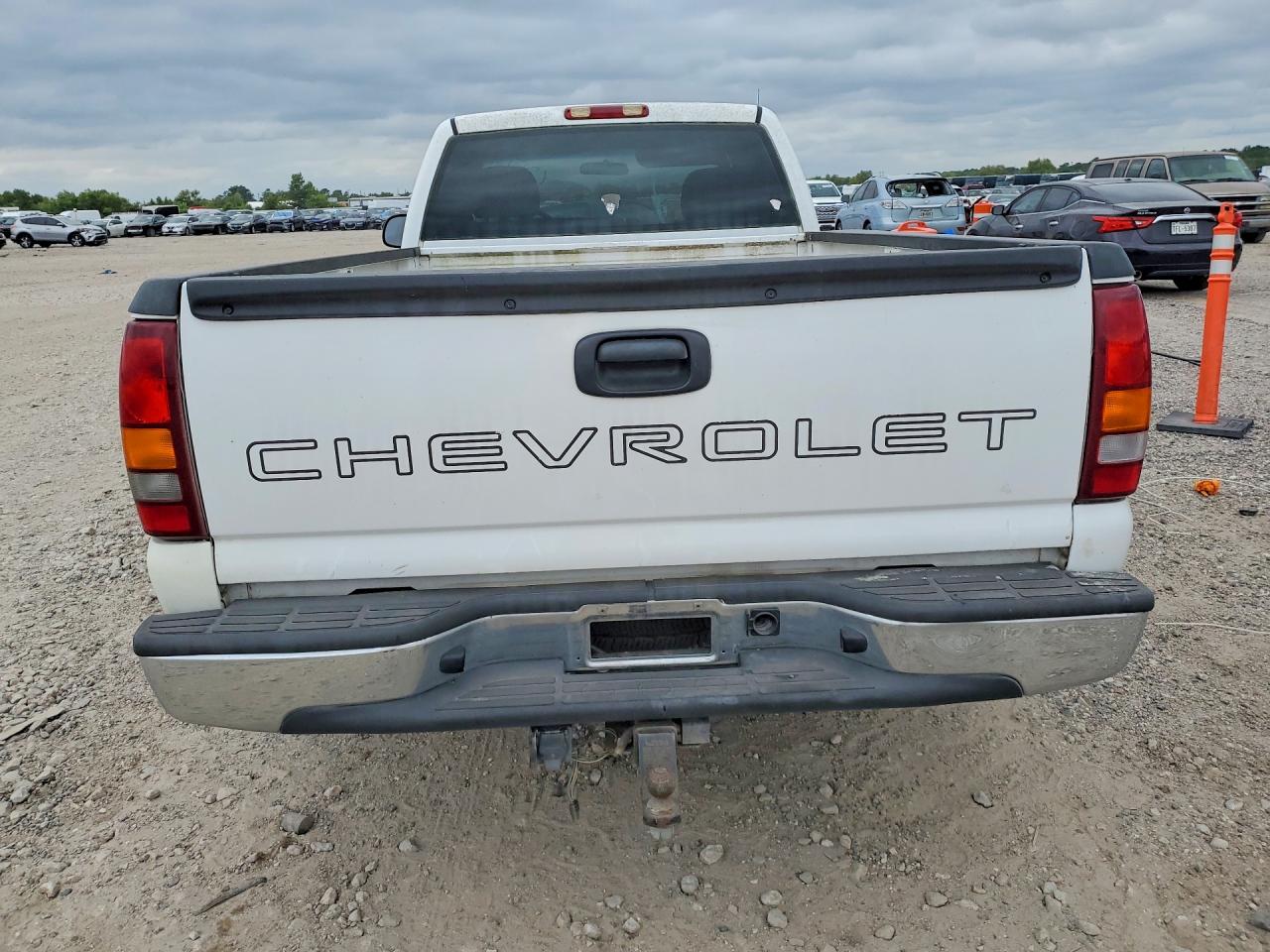 2002 Chevrolet Silverado C1500 White vin: 1GCEC14V82Z213527