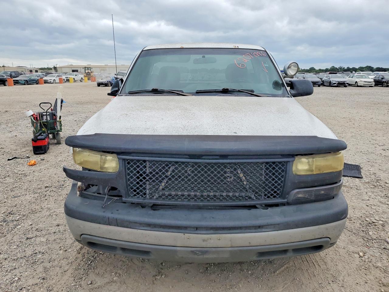 2002 Chevrolet Silverado C1500 White vin: 1GCEC14V82Z213527