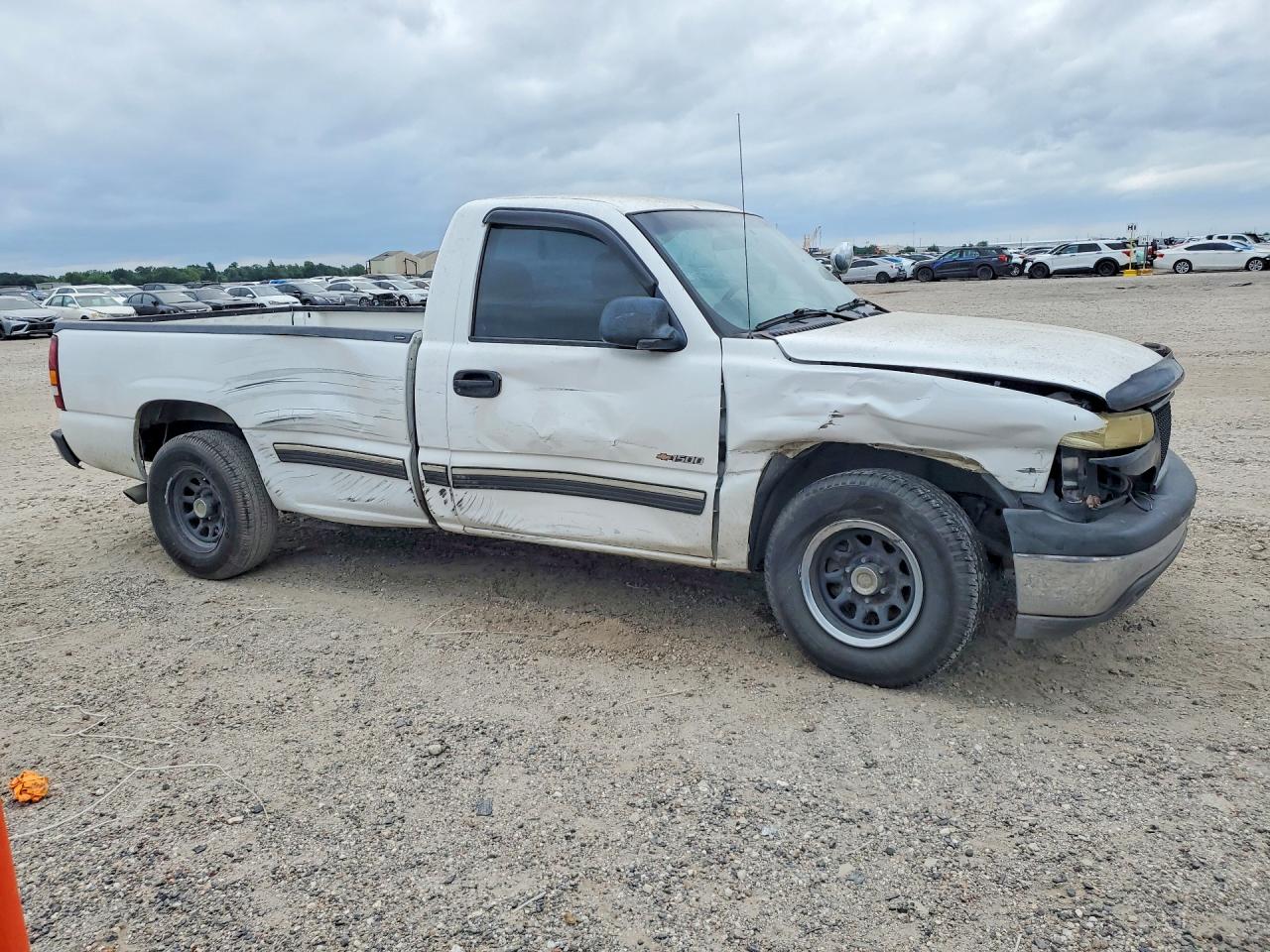 2002 Chevrolet Silverado C1500 White vin: 1GCEC14V82Z213527