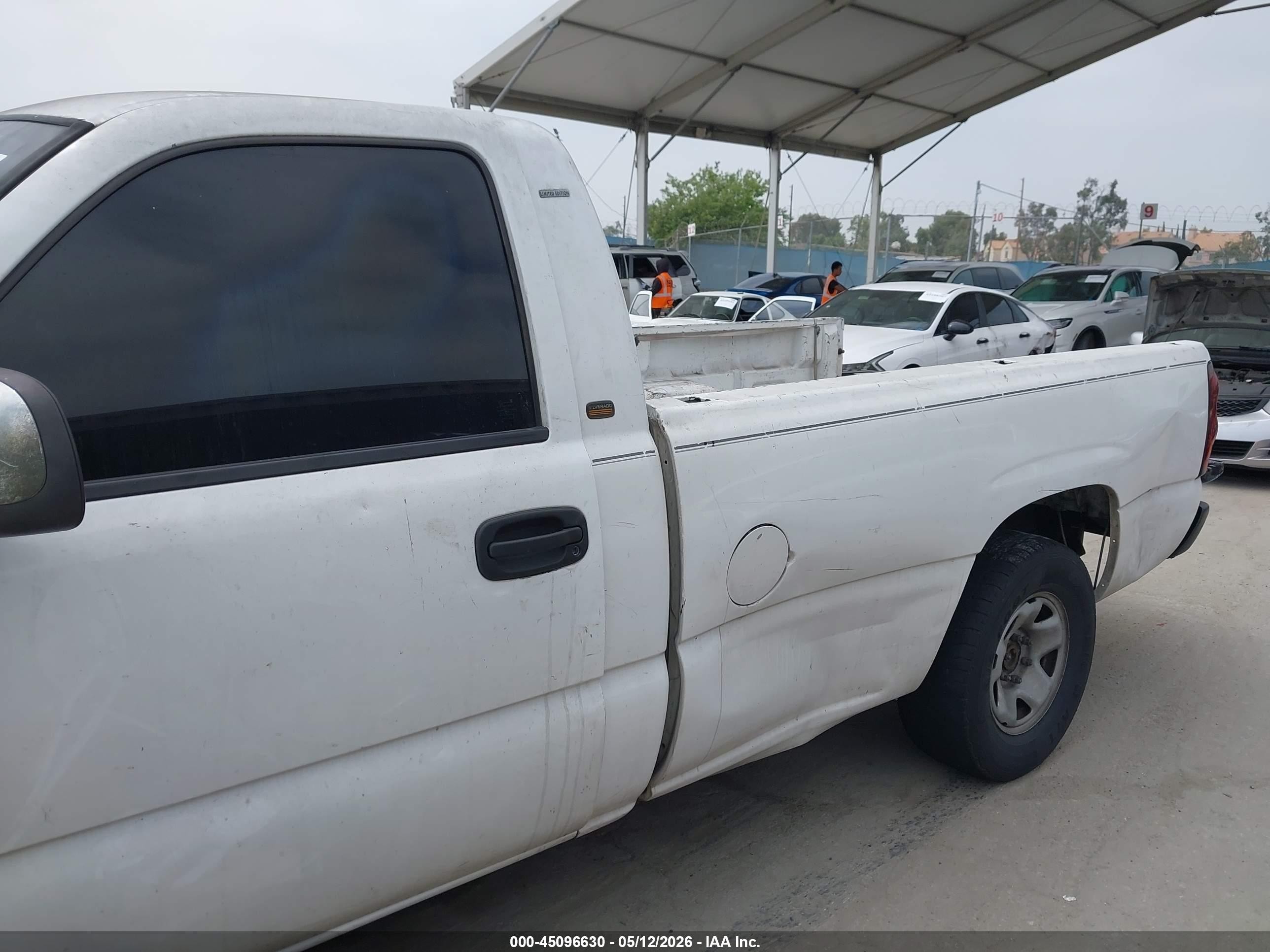 2003 Chevrolet Silverado 1500 Work Truck White vin: 1GCEC14V83Z176528