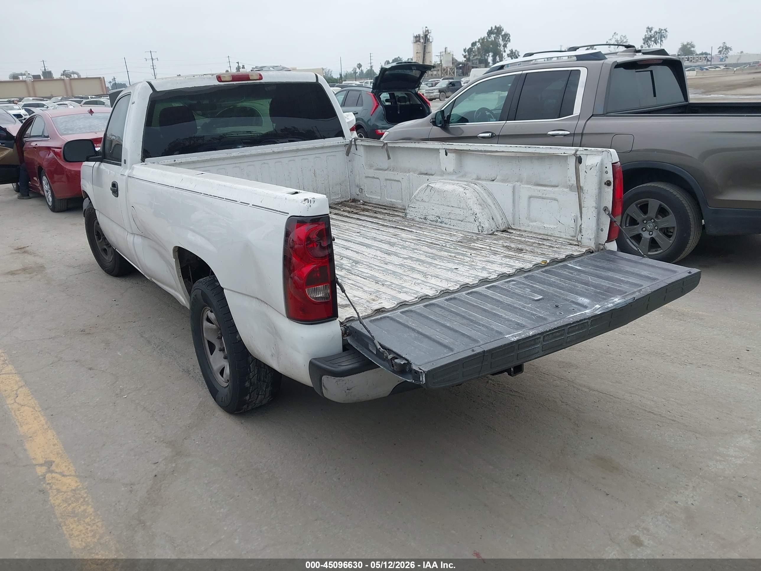 2003 Chevrolet Silverado 1500 Work Truck White vin: 1GCEC14V83Z176528