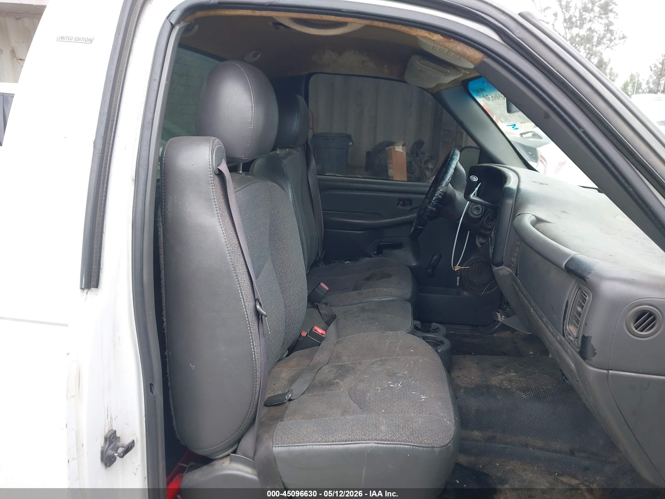 2003 Chevrolet Silverado 1500 Work Truck White vin: 1GCEC14V83Z176528