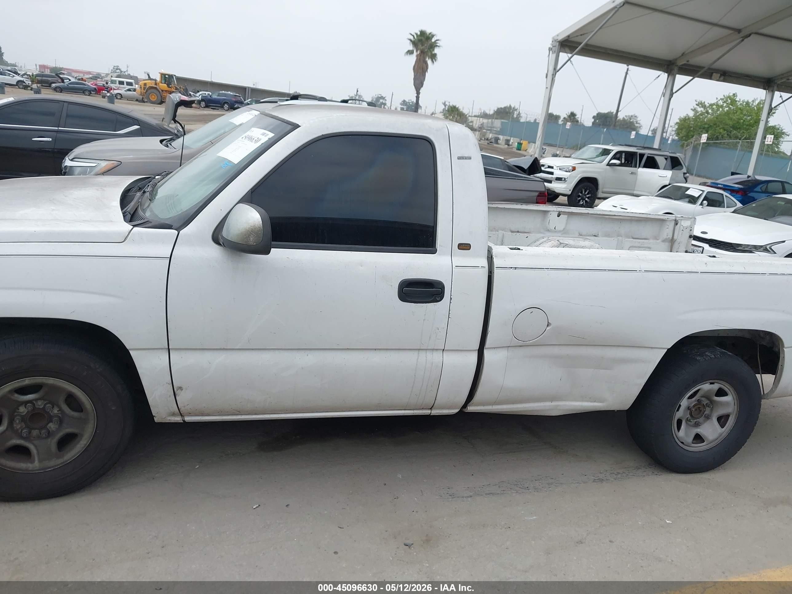 2003 Chevrolet Silverado 1500 Work Truck White vin: 1GCEC14V83Z176528