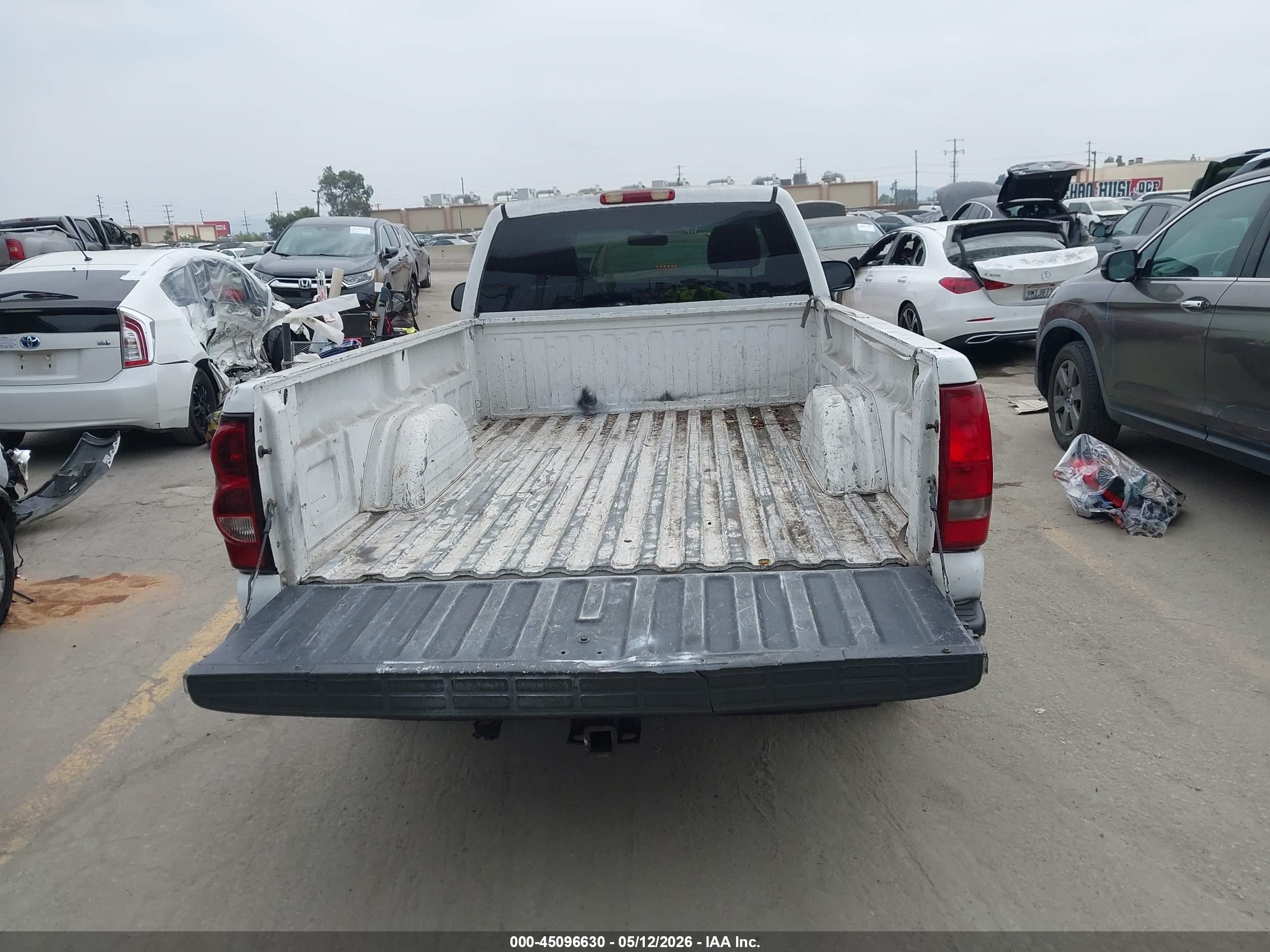 2003 Chevrolet Silverado 1500 Work Truck White vin: 1GCEC14V83Z176528