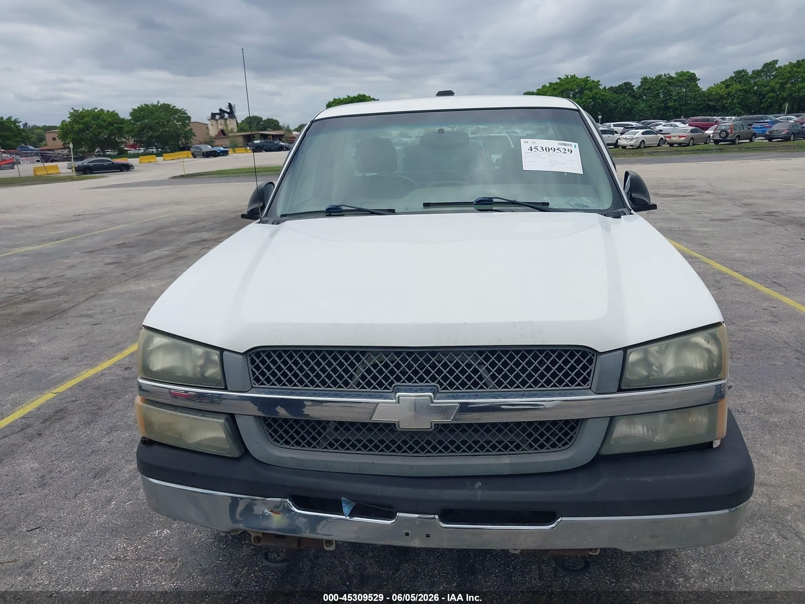 2003 Chevrolet Silverado 1500   White vin: 1GCEC14V83Z208586