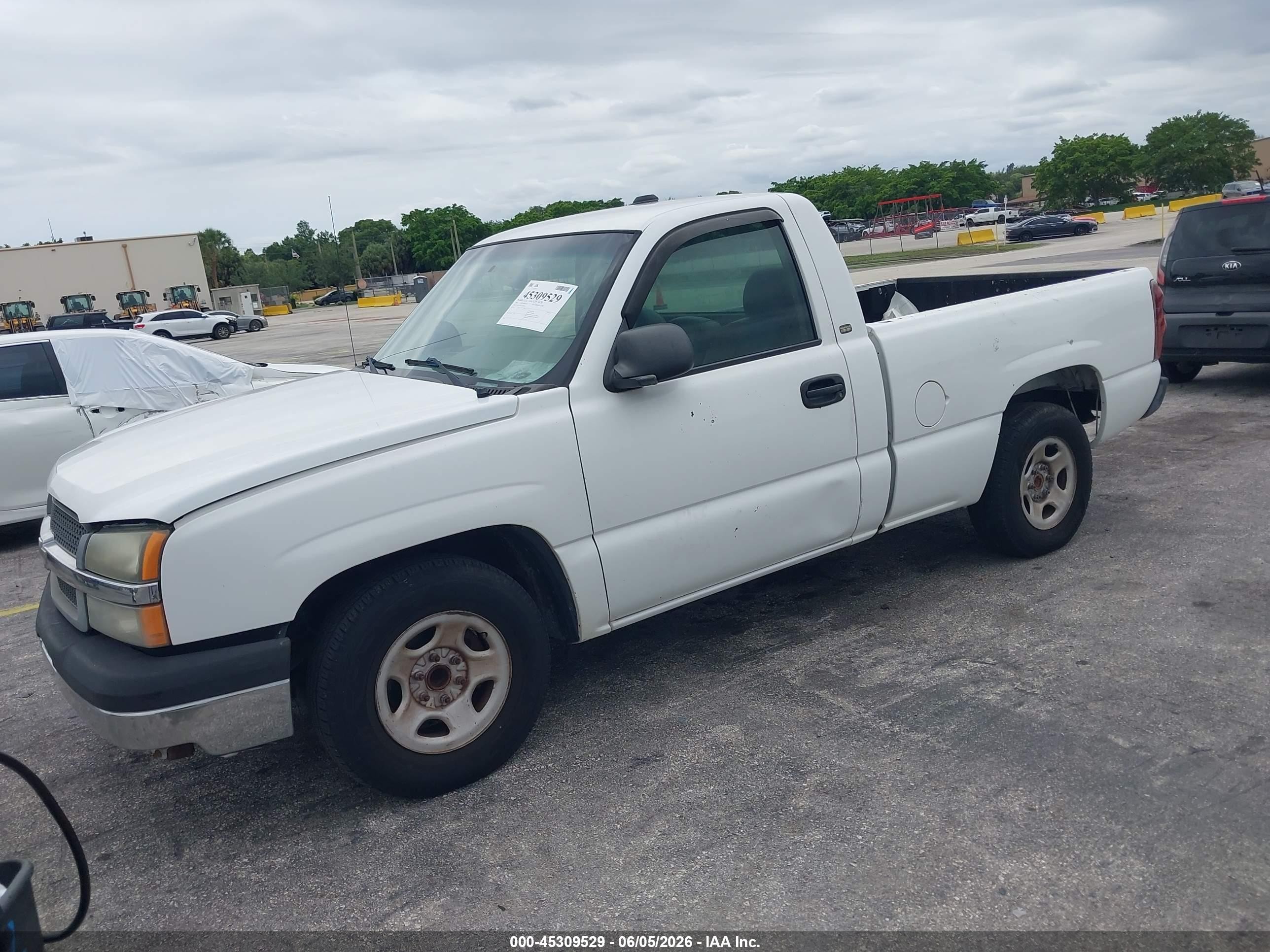 2003 Chevrolet Silverado 1500   White vin: 1GCEC14V83Z208586