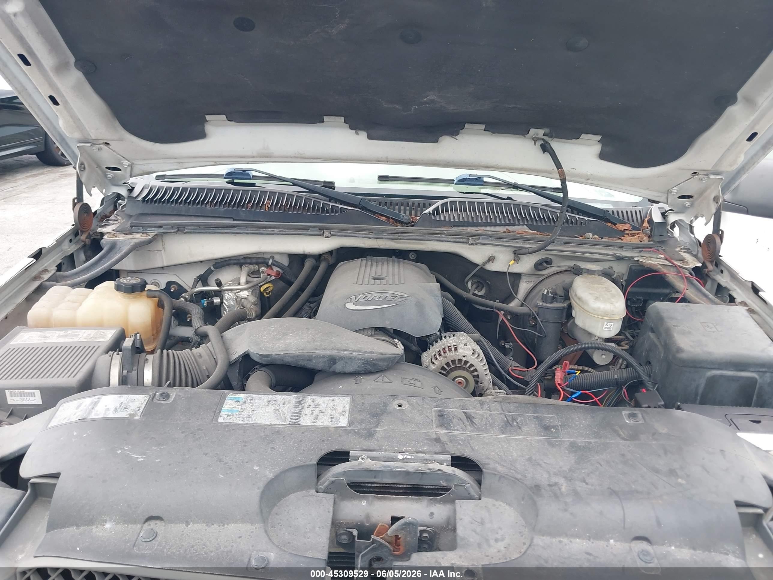 2003 Chevrolet Silverado 1500   White vin: 1GCEC14V83Z208586