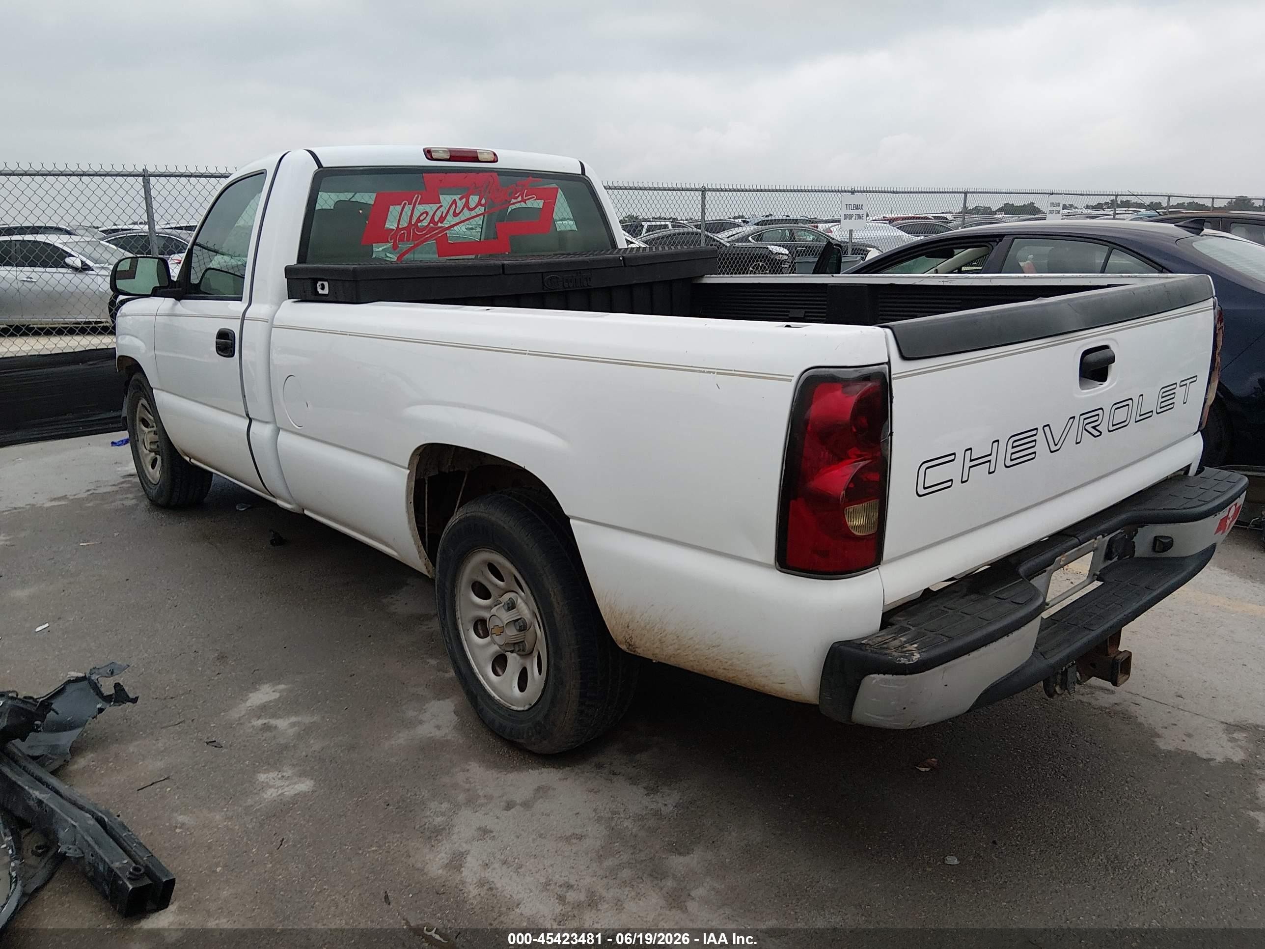 2005 Chevrolet Silverado 1500 Work Truck White vin: 1GCEC14V85Z128627