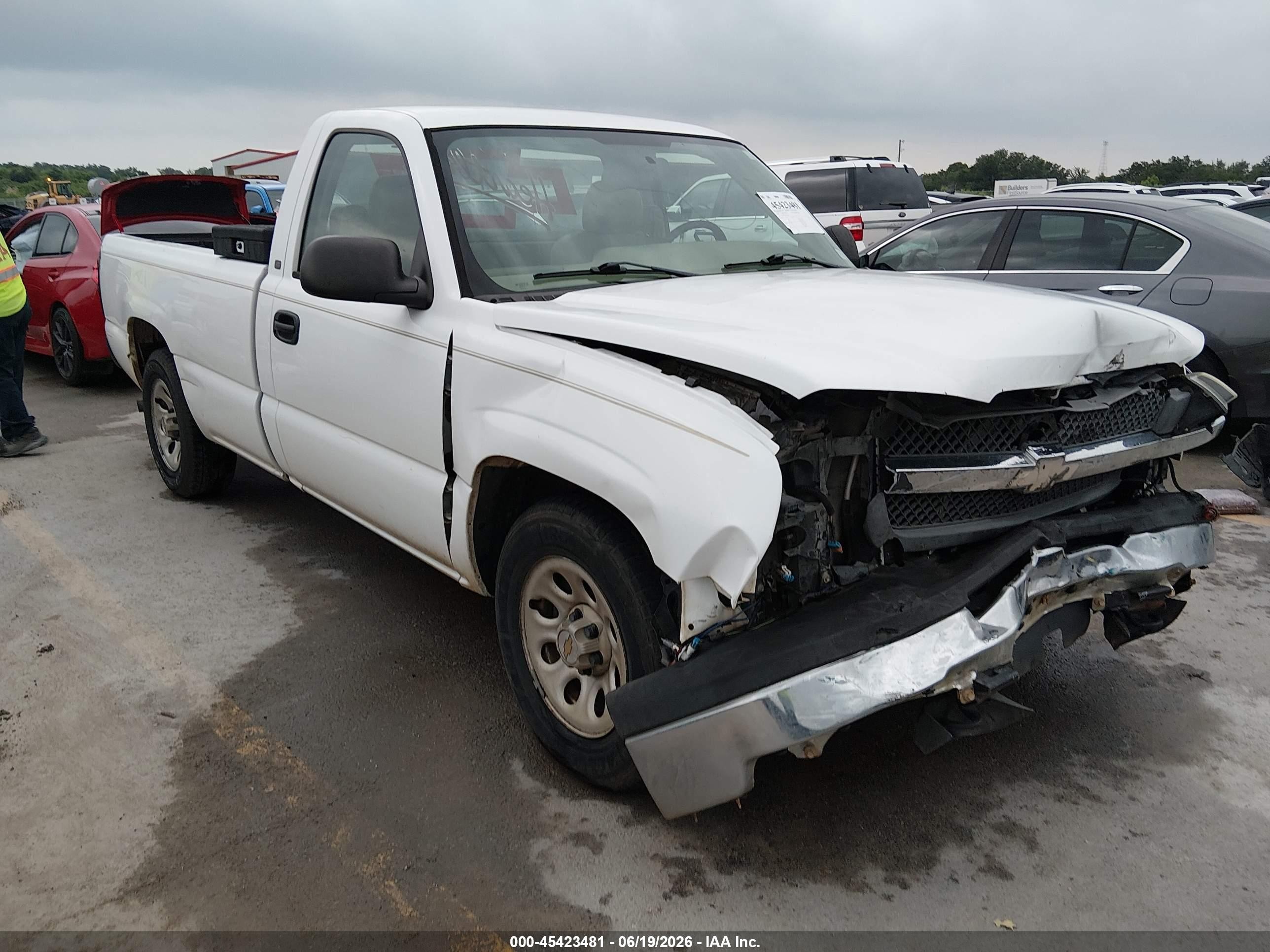 2005 Chevrolet Silverado 1500 Work Truck White vin: 1GCEC14V85Z128627